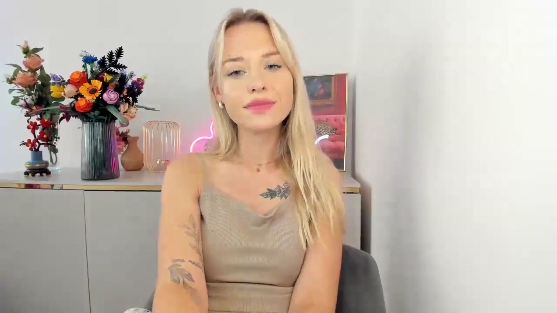 Gallery image thumbnail from YoursCindy's myfreecams stream on, 08/11/2025, 12:13 image 9 of 20