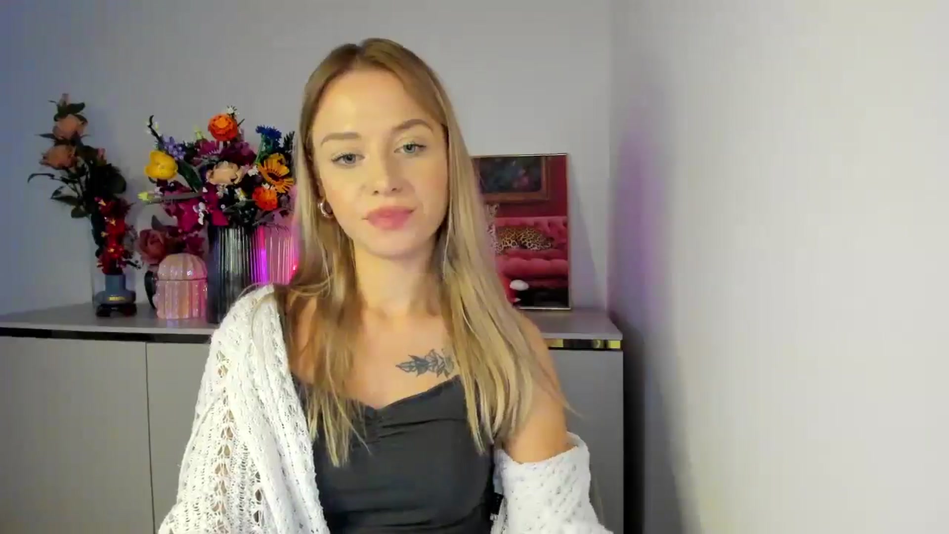 Gallery image thumbnail from YoursCindy's myfreecams stream on, 11/03/2025, 12:15 image 18 of 20