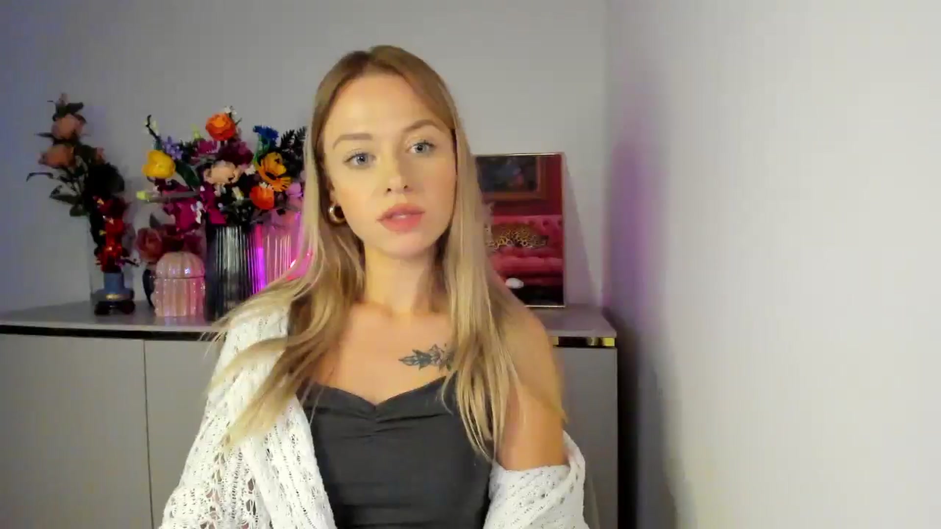 Gallery image thumbnail from YoursCindy's myfreecams stream on, 11/03/2025, 12:15 image 14 of 20