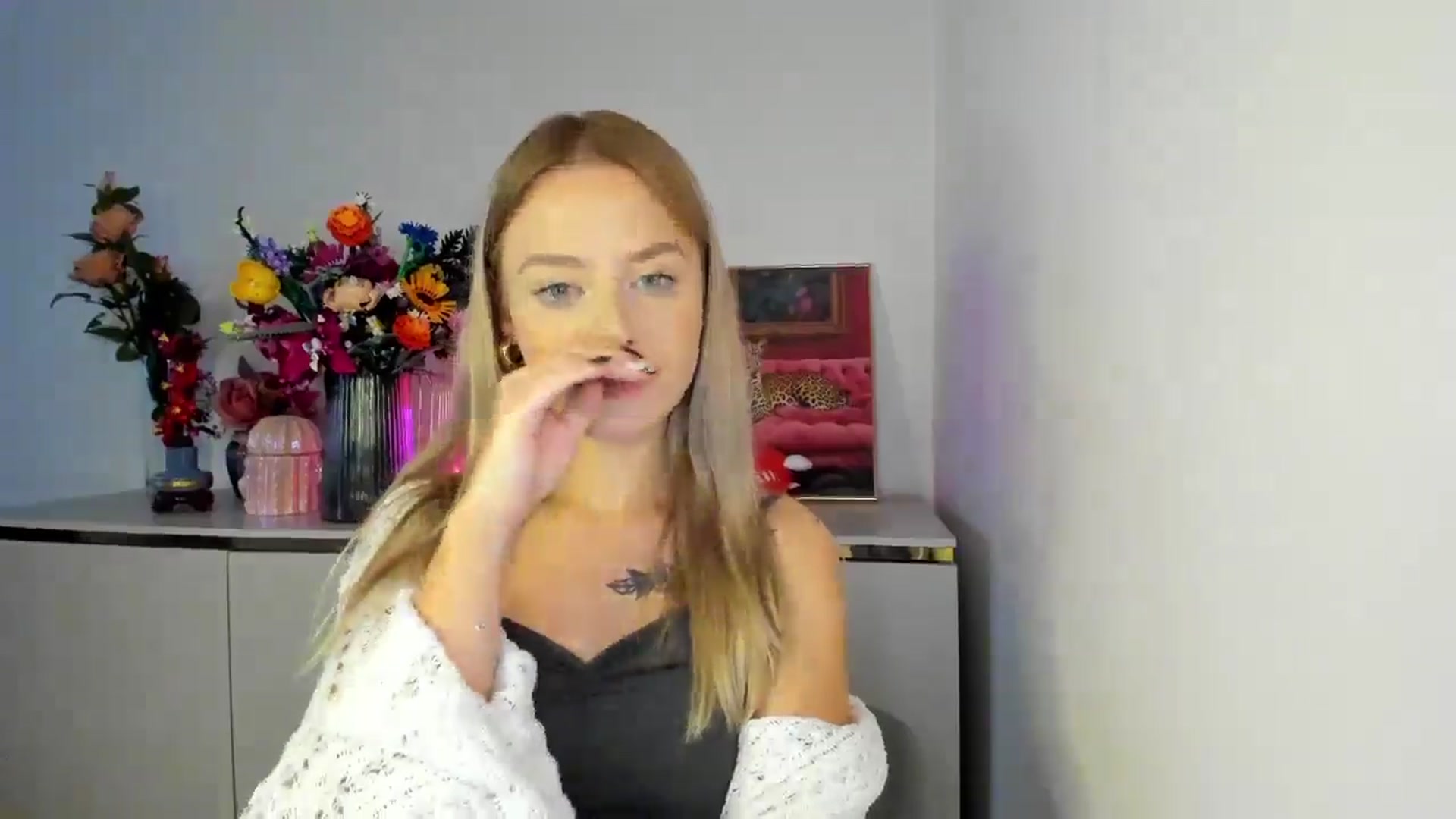 Gallery image thumbnail from YoursCindy's myfreecams stream on, 11/03/2025, 12:15 image 6 of 20