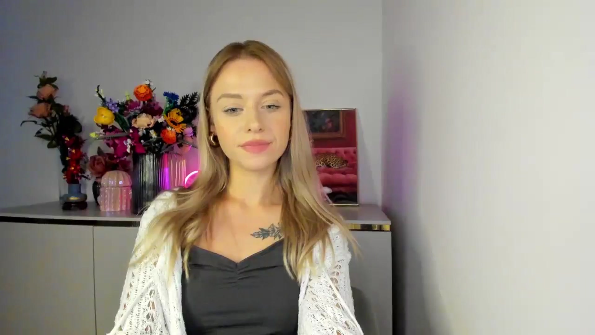 Gallery image thumbnail from YoursCindy's myfreecams stream on, 11/03/2025, 12:15 image 11 of 20