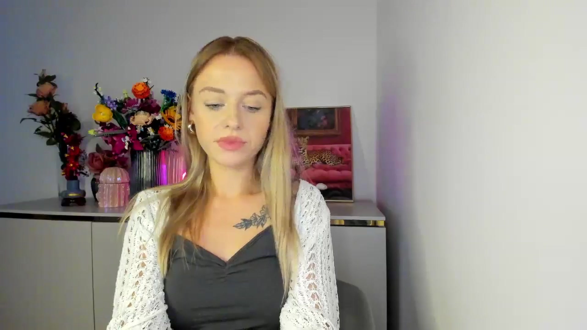 Gallery image thumbnail from YoursCindy's myfreecams stream on, 11/03/2025, 12:15 image 8 of 20