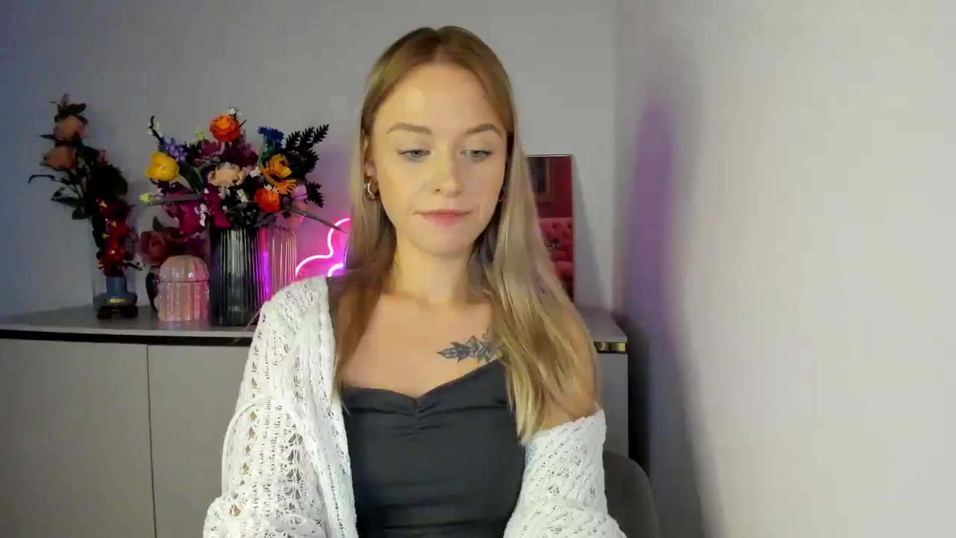 Gallery image thumbnail from YoursCindy's myfreecams stream on, 11/03/2025, 12:15 image 20 of 20