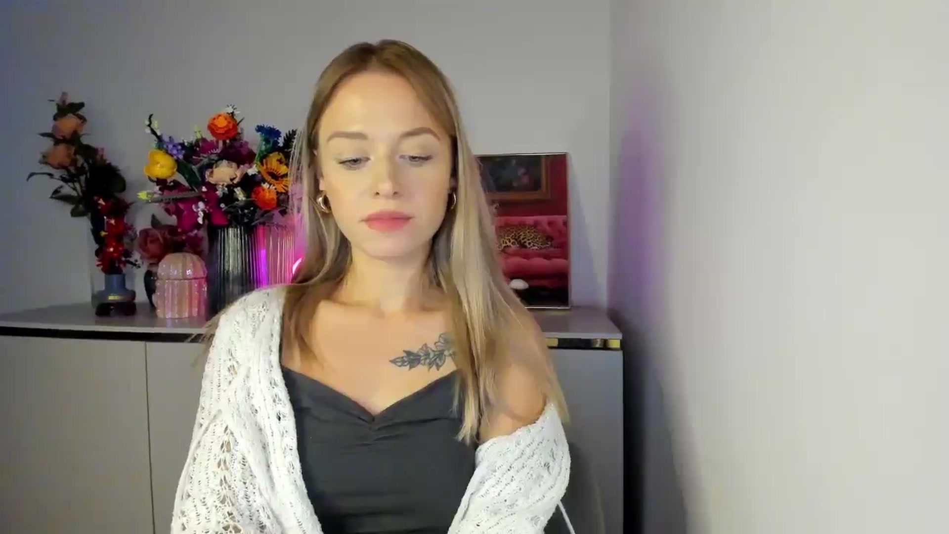 Gallery image thumbnail from YoursCindy's myfreecams stream on, 11/03/2025, 12:15 image 13 of 20