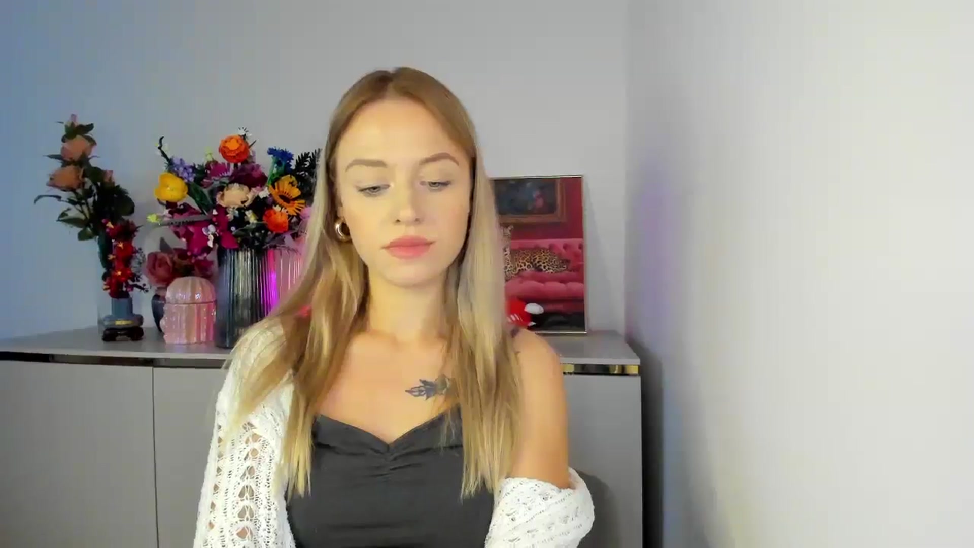 Gallery image thumbnail from YoursCindy's myfreecams stream on, 11/03/2025, 12:15 image 5 of 20
