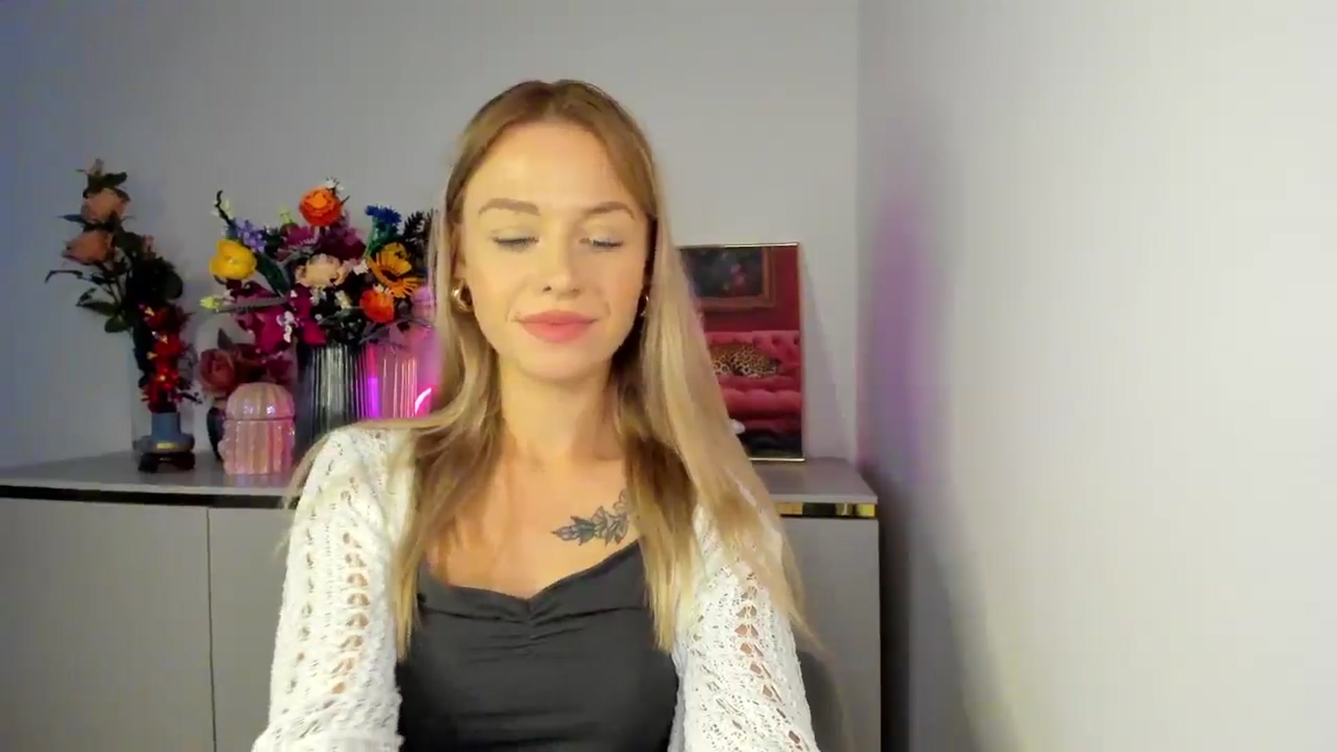Gallery image thumbnail from YoursCindy's myfreecams stream on, 11/03/2025, 12:15 image 9 of 20