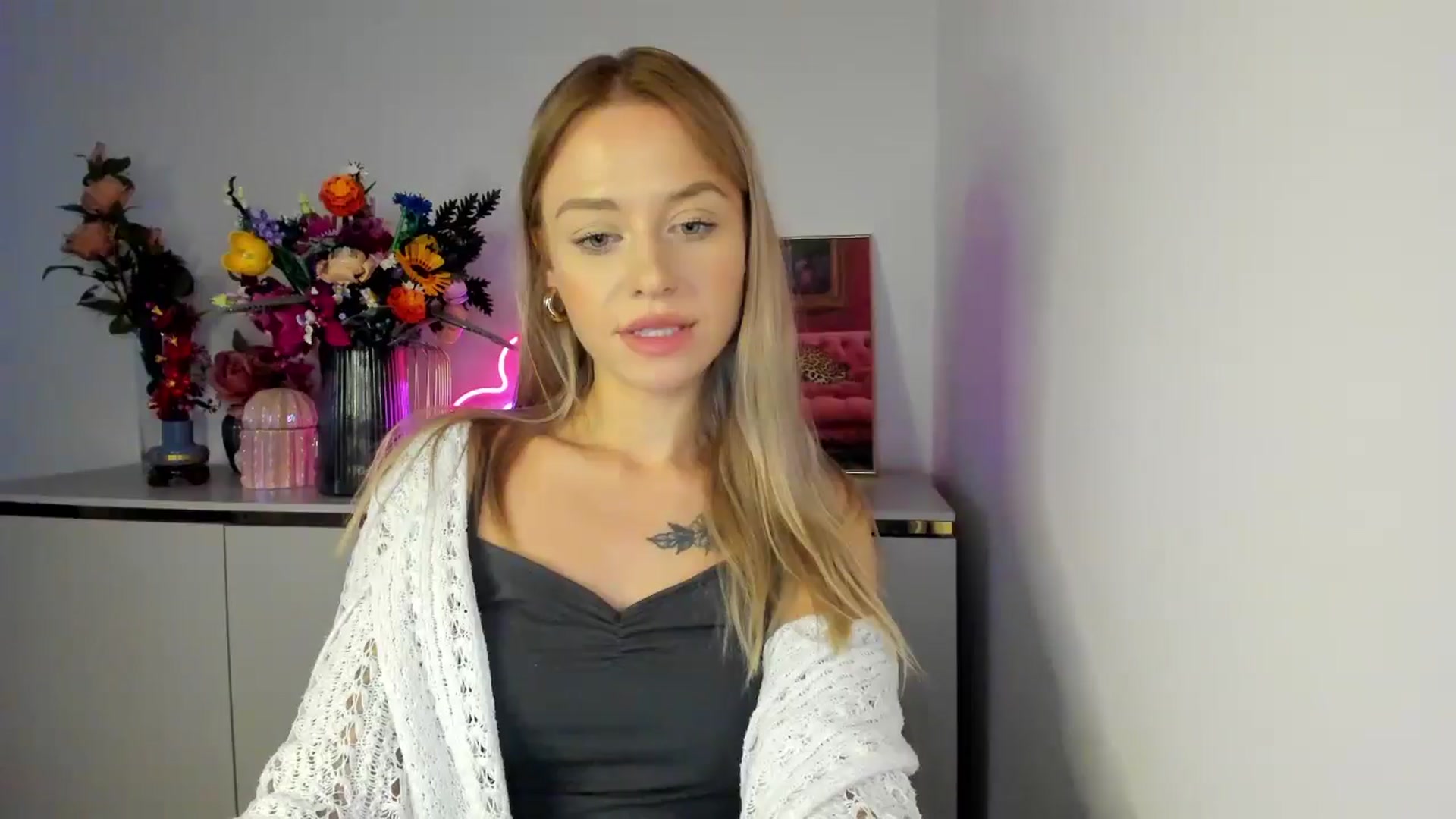 Gallery image thumbnail from YoursCindy's myfreecams stream on, 11/03/2025, 12:15 image 15 of 20