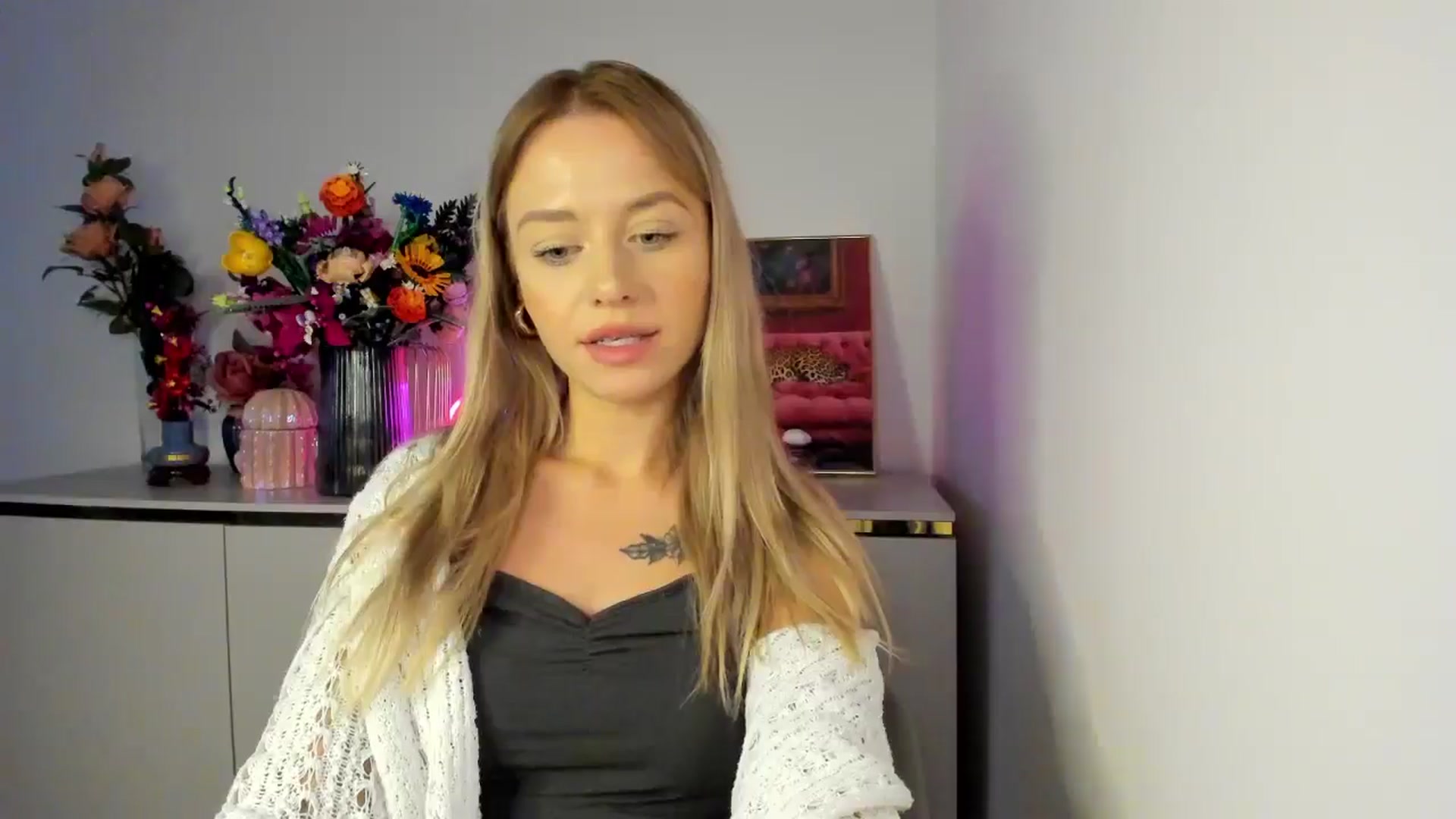 Gallery image thumbnail from YoursCindy's myfreecams stream on, 11/03/2025, 12:15 image 16 of 20