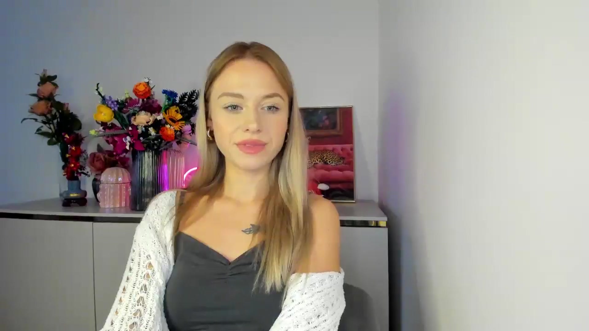Gallery image thumbnail from YoursCindy's myfreecams stream on, 11/03/2025, 12:15 image 3 of 20