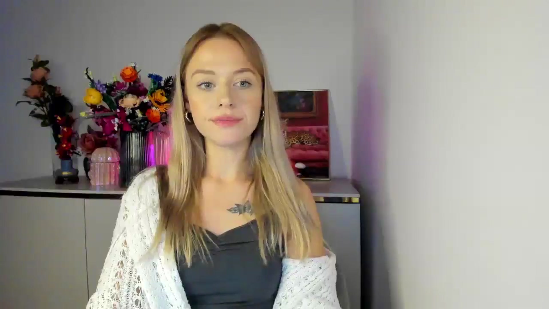 Gallery image thumbnail from YoursCindy's myfreecams stream on, 11/03/2025, 12:15 image 17 of 20
