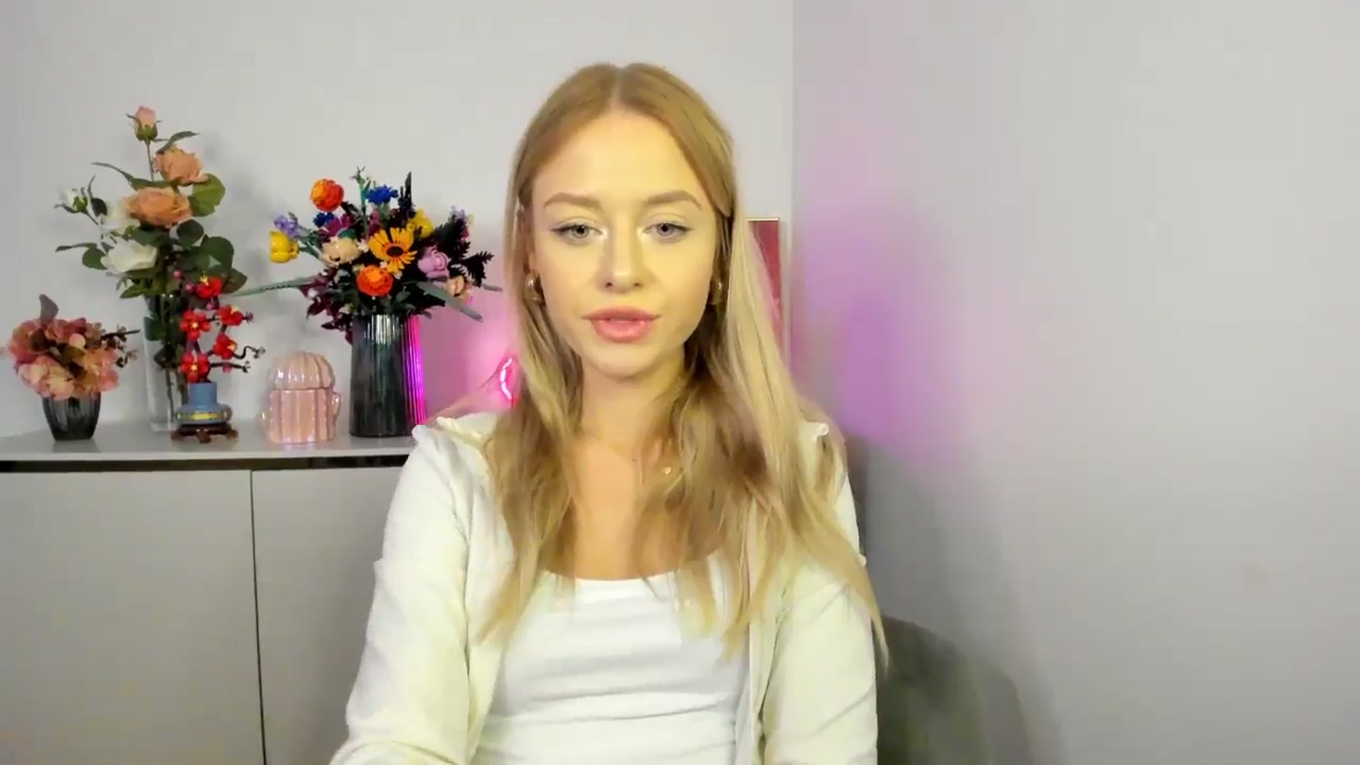 Gallery image thumbnail from YoursCindy's myfreecams stream on, 11/10/2025, 11:33 image 8 of 20