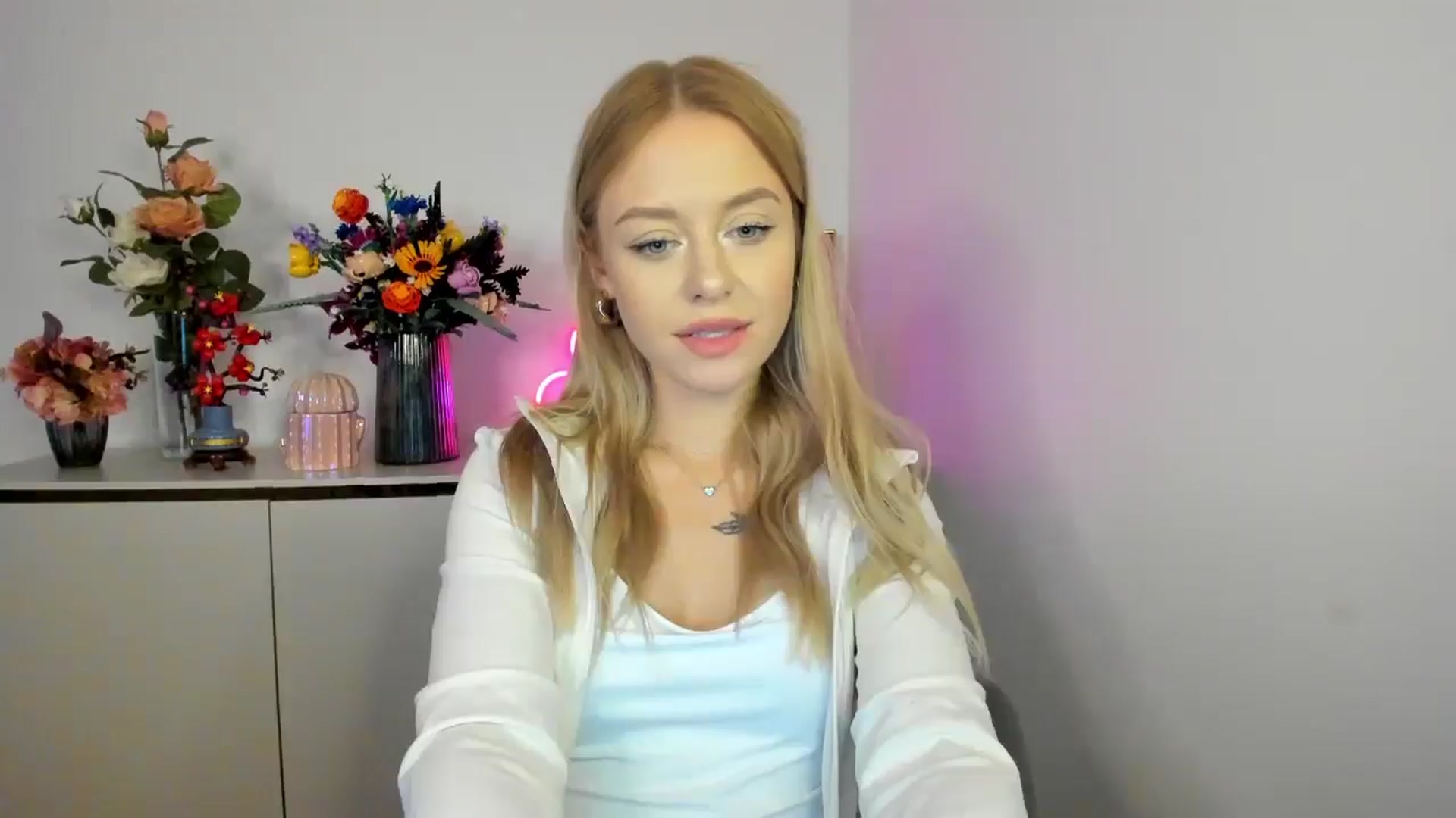 Gallery image thumbnail from YoursCindy's myfreecams stream on, 11/10/2025, 11:33 image 19 of 20
