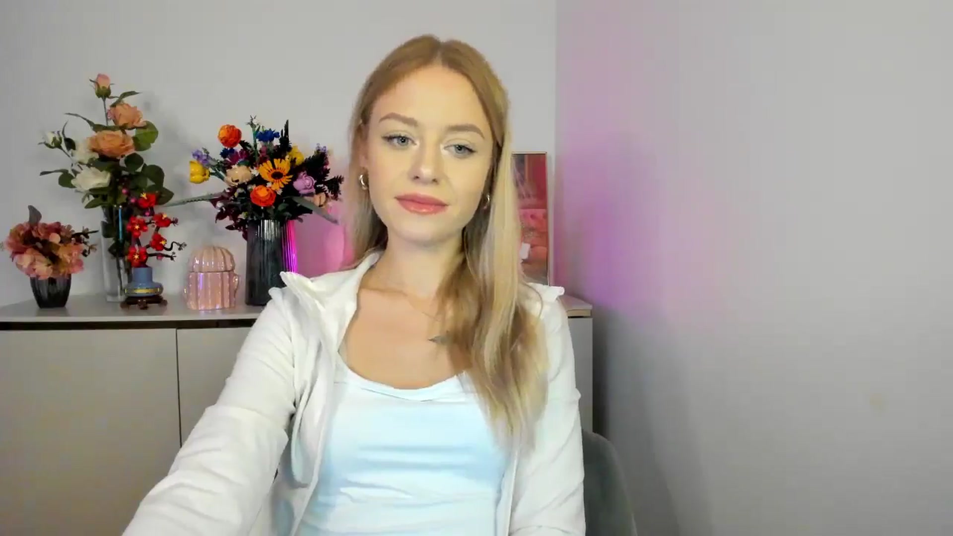 Gallery image thumbnail from YoursCindy's myfreecams stream on, 11/10/2025, 11:33 image 2 of 20