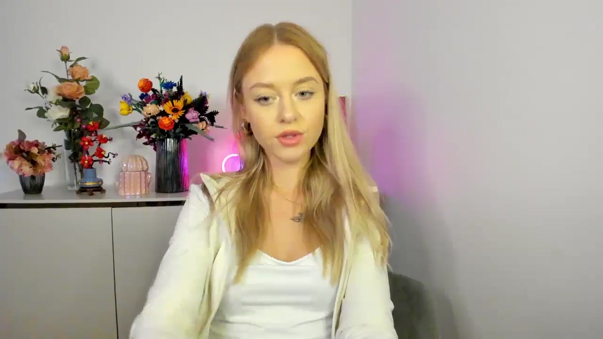 Gallery image thumbnail from YoursCindy's myfreecams stream on, 11/10/2025, 11:33 image 5 of 20