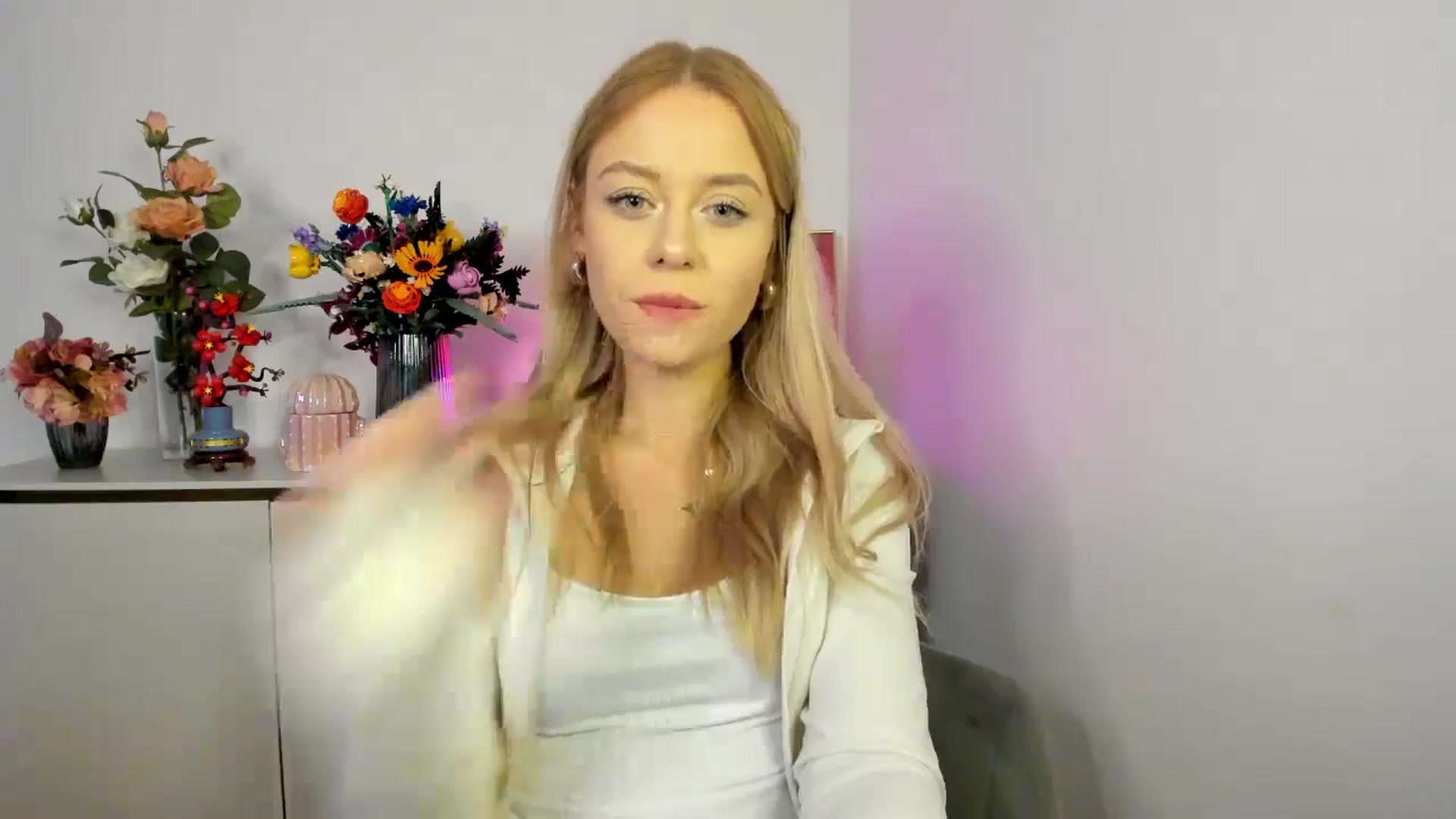 Gallery image thumbnail from YoursCindy's myfreecams stream on, 11/10/2025, 11:33 image 9 of 20