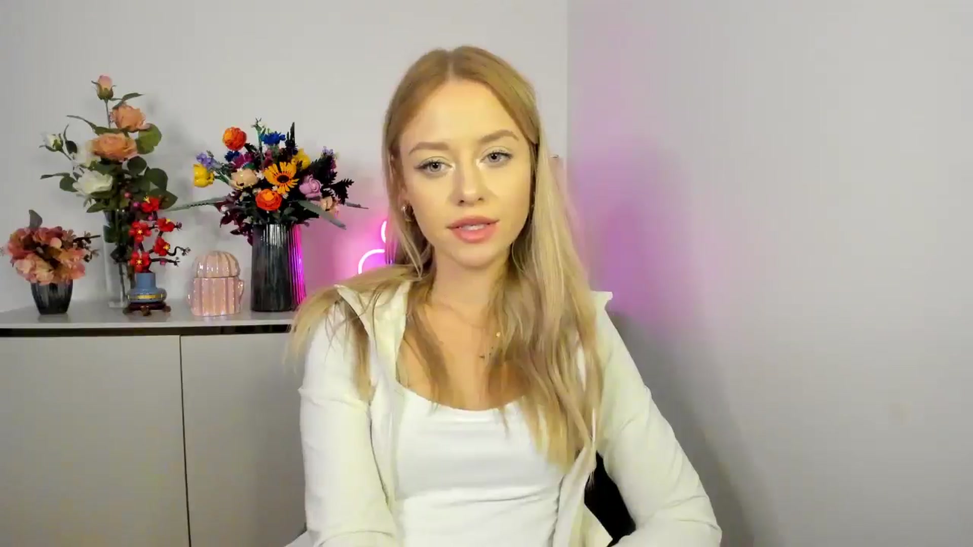 Gallery image thumbnail from YoursCindy's myfreecams stream on, 11/10/2025, 11:33 image 10 of 20