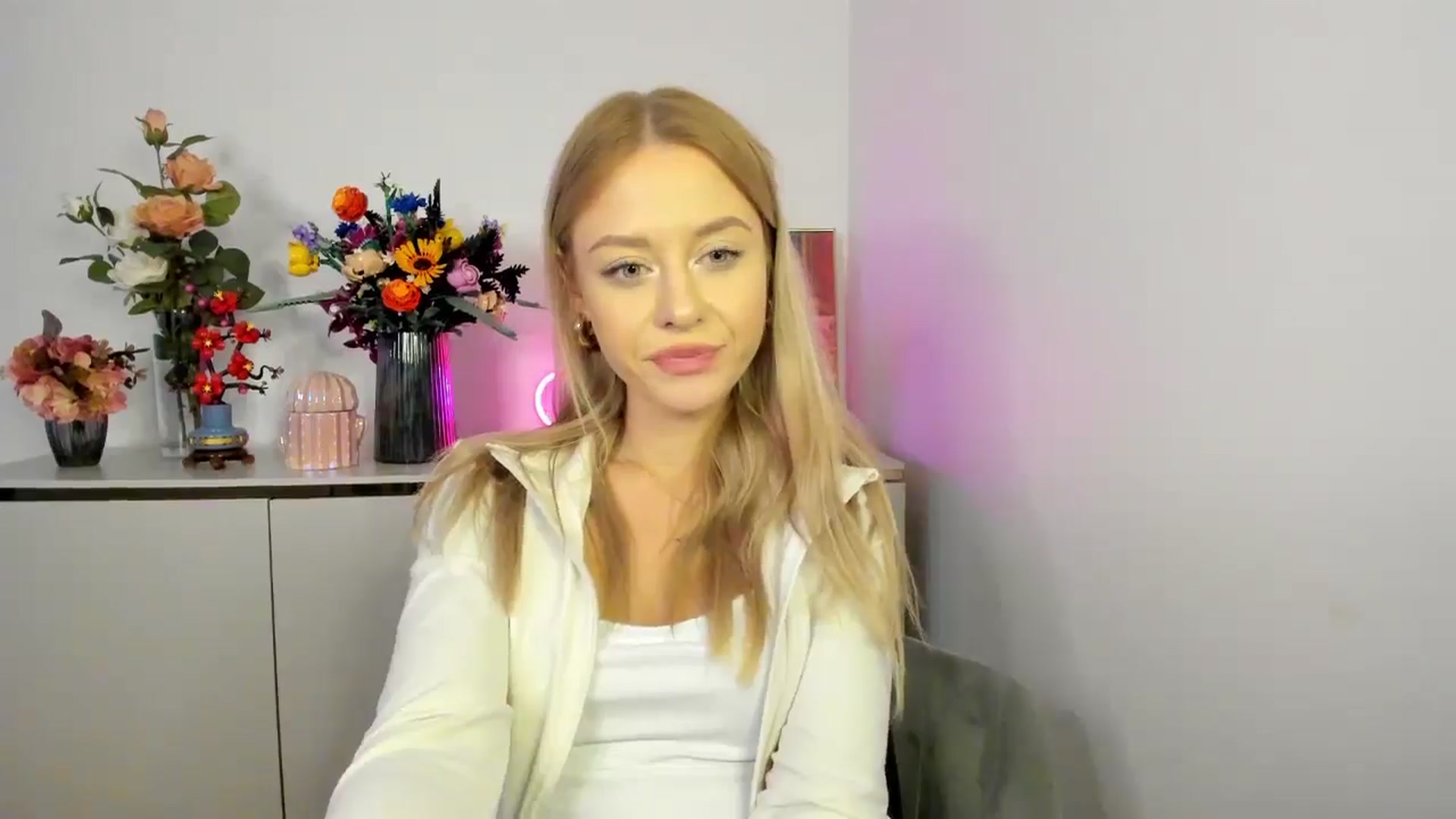 Gallery image thumbnail from YoursCindy's myfreecams stream on, 11/10/2025, 11:33 image 13 of 20