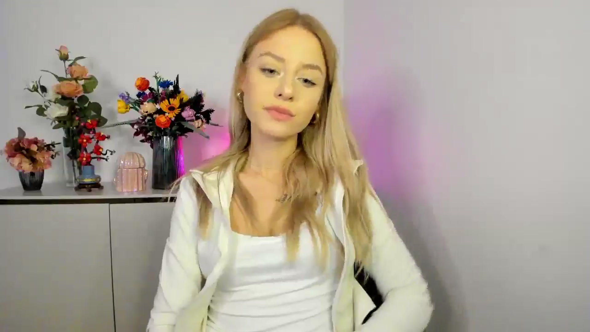 Gallery image thumbnail from YoursCindy's myfreecams stream on, 11/10/2025, 11:33 image 14 of 20