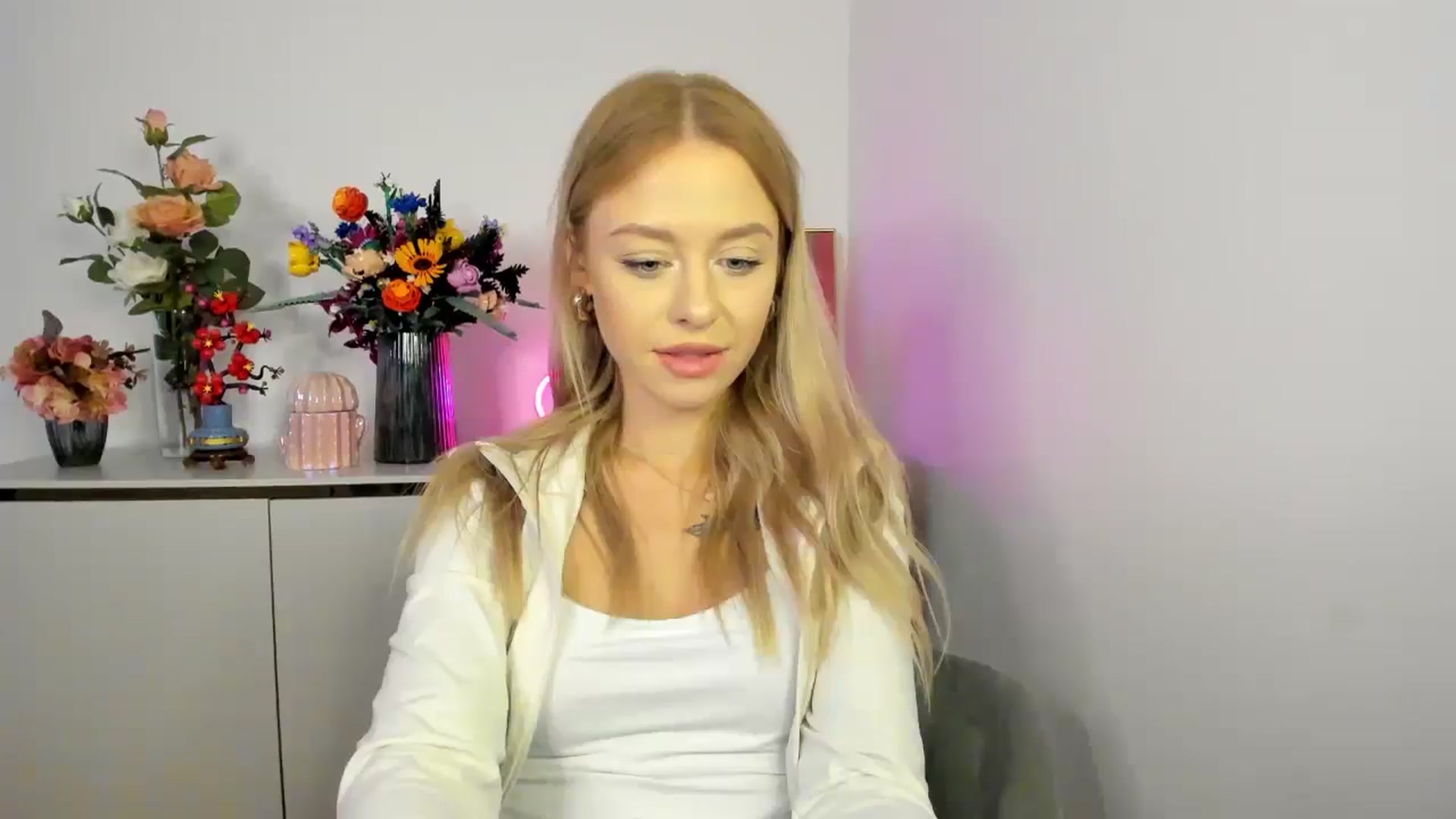 Gallery image thumbnail from YoursCindy's myfreecams stream on, 11/10/2025, 11:33 image 11 of 20