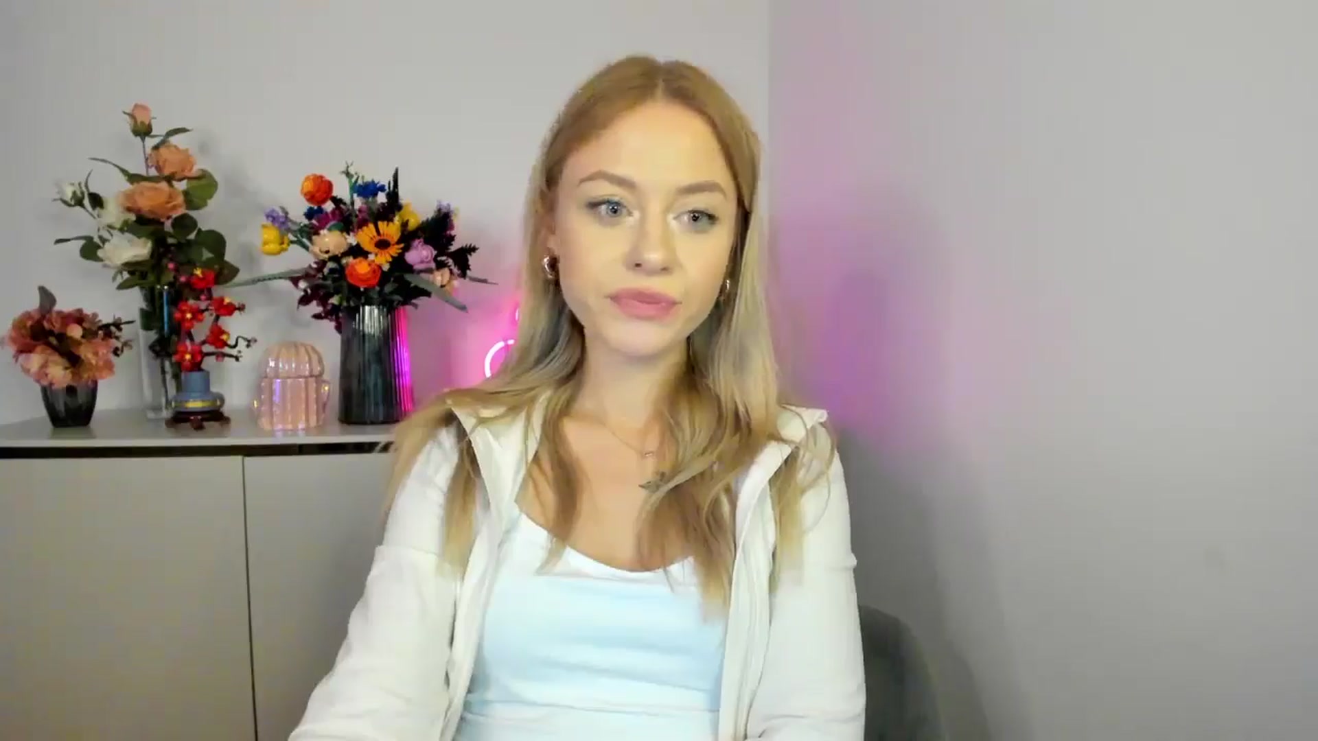 Gallery image thumbnail from YoursCindy's myfreecams stream on, 11/10/2025, 11:33 image 17 of 20