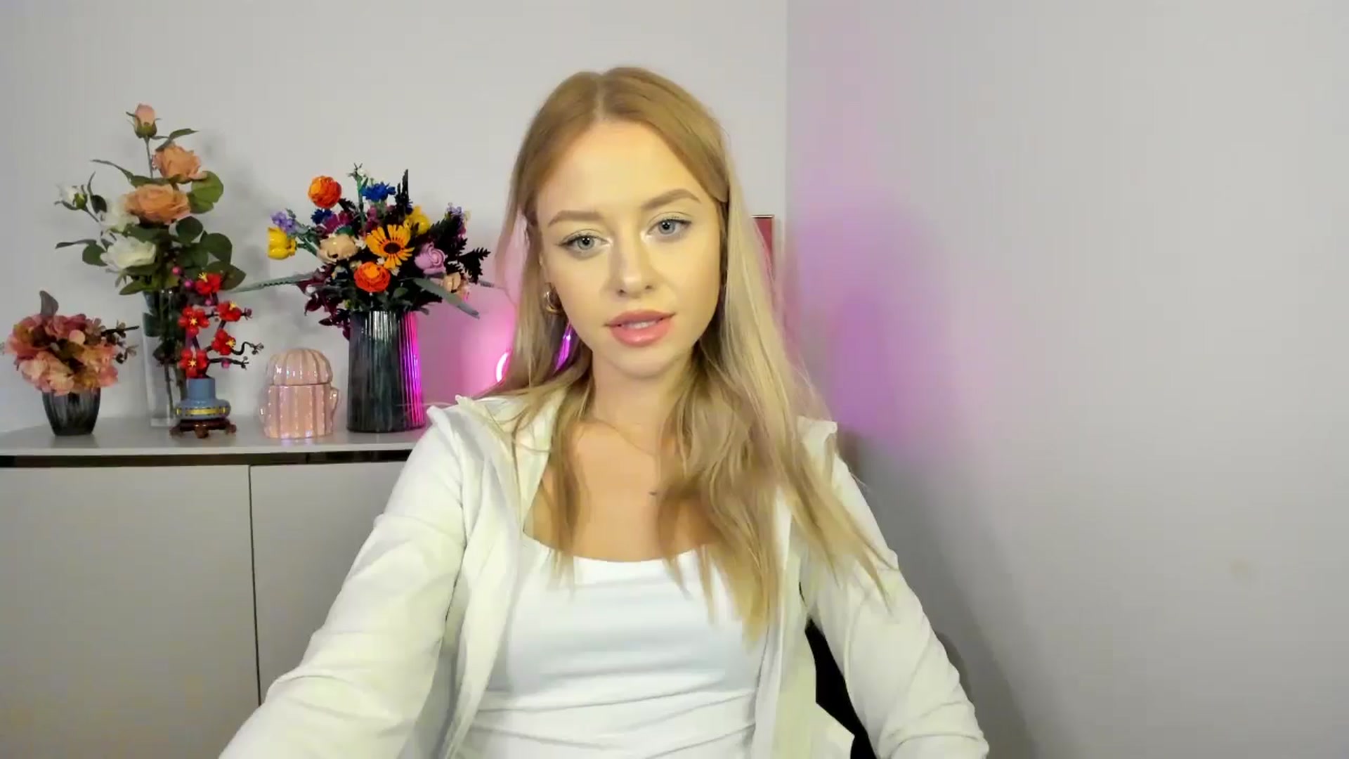 Gallery image thumbnail from YoursCindy's myfreecams stream on, 11/10/2025, 11:33 image 7 of 20