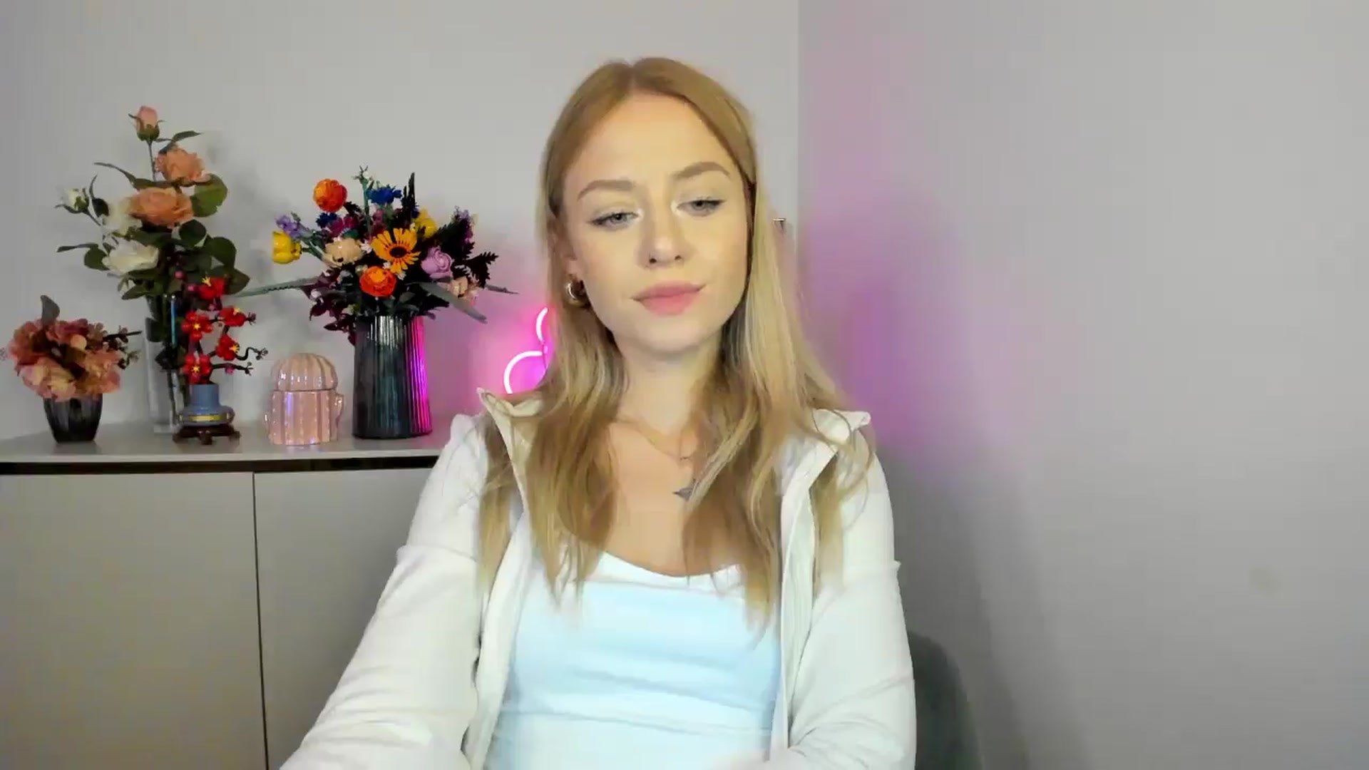 Gallery image thumbnail from YoursCindy's myfreecams stream on, 11/10/2025, 11:33 image 16 of 20
