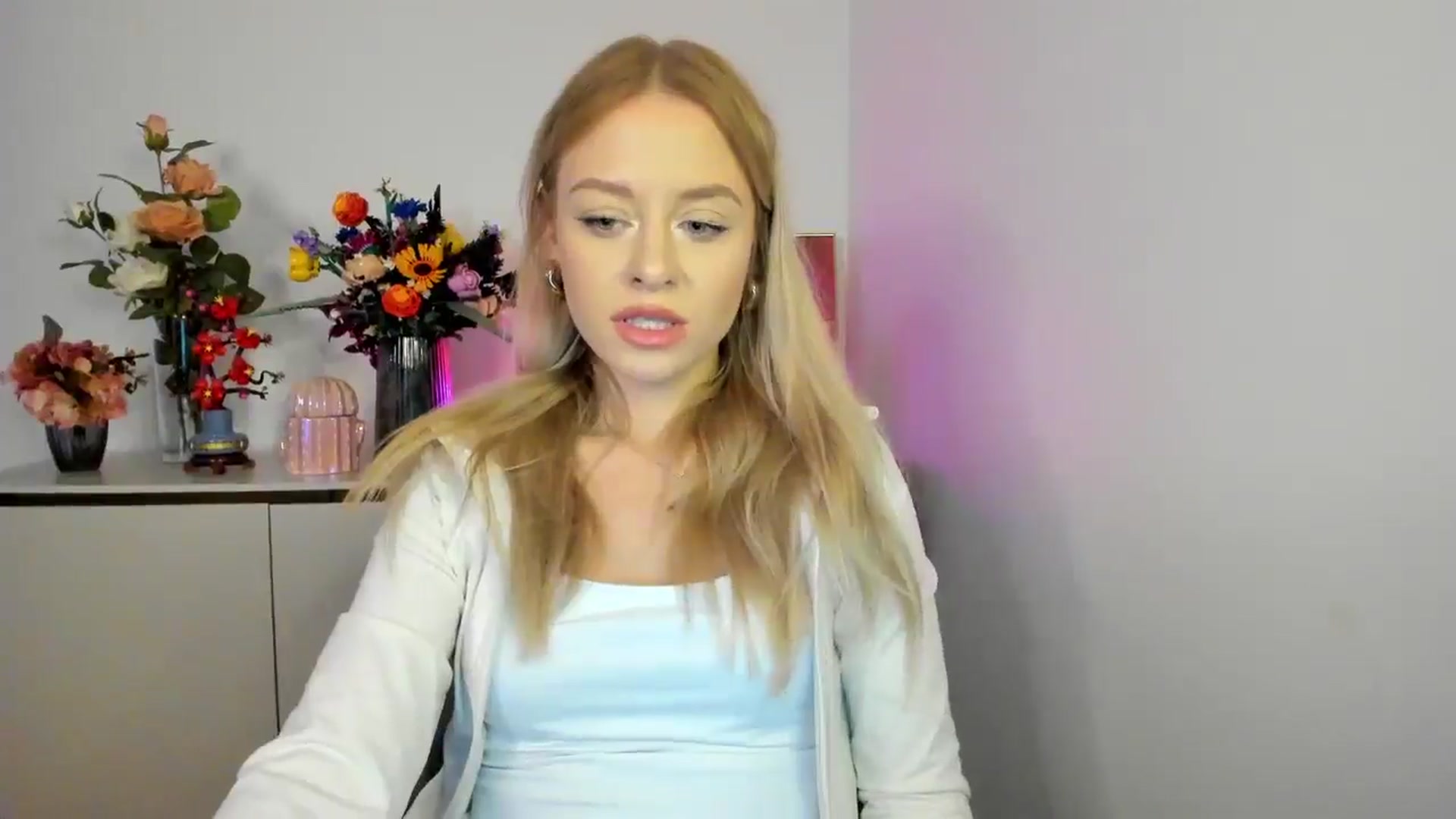 Gallery image thumbnail from YoursCindy's myfreecams stream on, 11/10/2025, 11:33 image 4 of 20