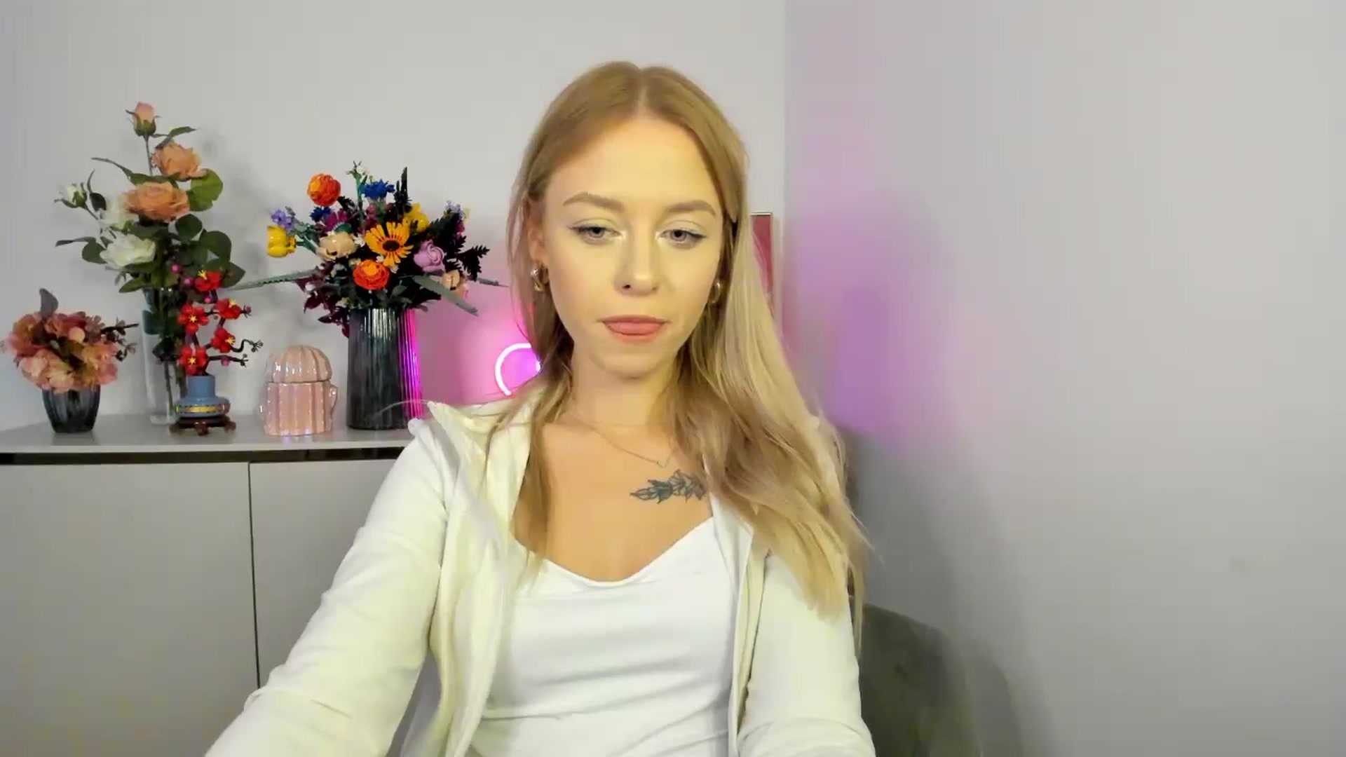 Gallery image thumbnail from YoursCindy's myfreecams stream on, 11/10/2025, 11:33 image 6 of 20