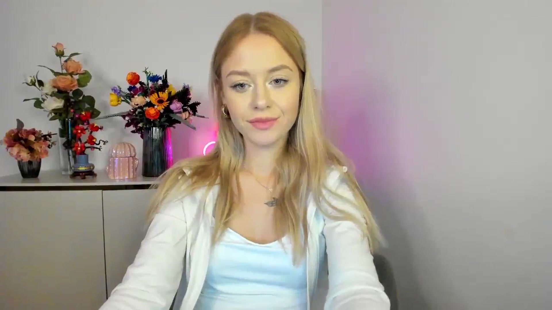 Gallery image thumbnail from YoursCindy's myfreecams stream on, 11/10/2025, 11:33 image 15 of 20