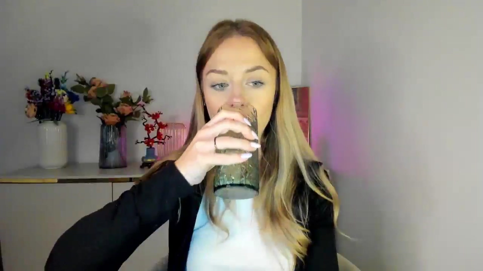 Gallery image thumbnail from YoursCindy's myfreecams stream on, 04/08/2026, 11:34 image 9 of 20