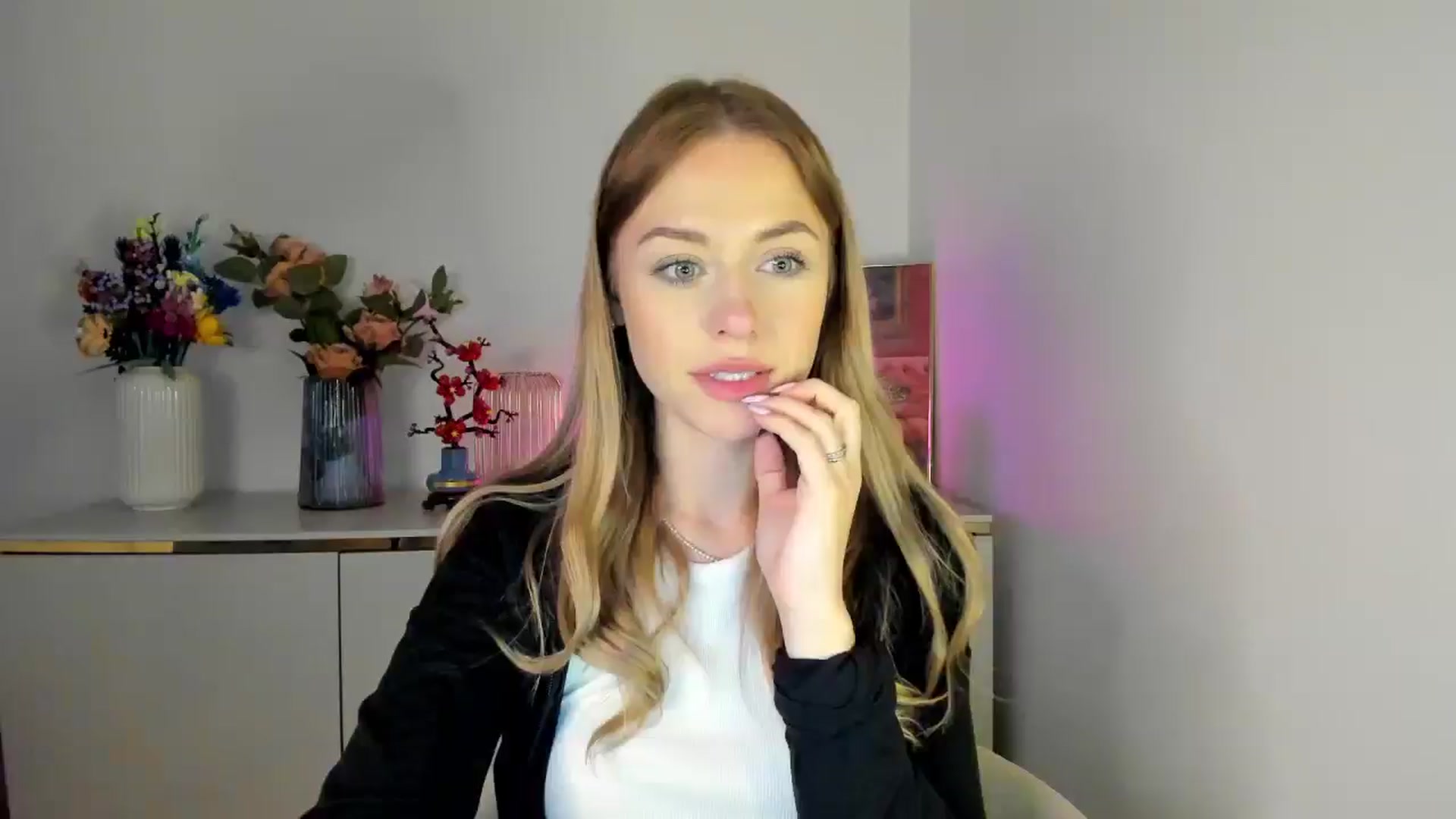 Gallery image thumbnail from YoursCindy's myfreecams stream on, 04/08/2026, 11:34 image 6 of 20