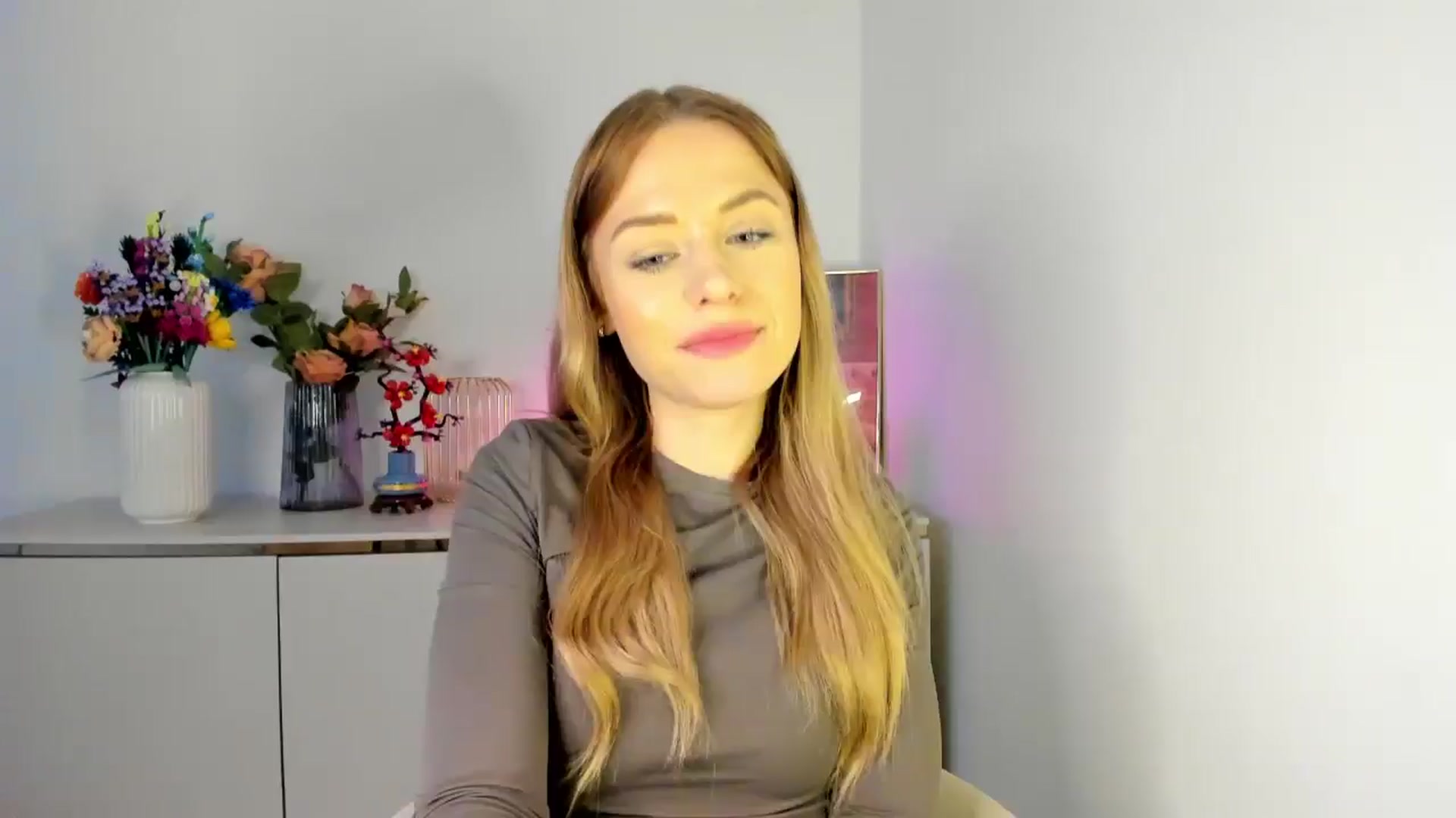 Gallery image thumbnail from YoursCindy's myfreecams stream on, 04/14/2026, 11:01 image 9 of 20