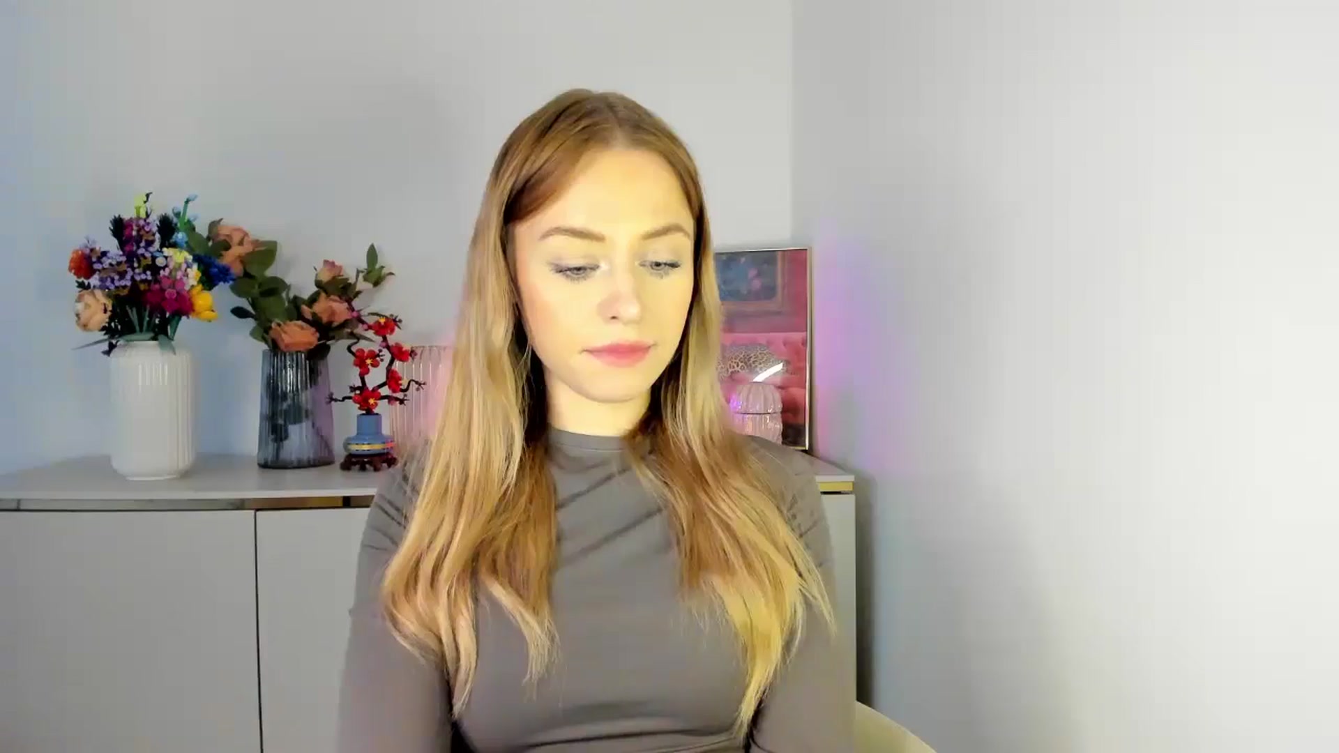 Gallery image thumbnail from YoursCindy's myfreecams stream on, 04/14/2026, 11:01 image 15 of 20