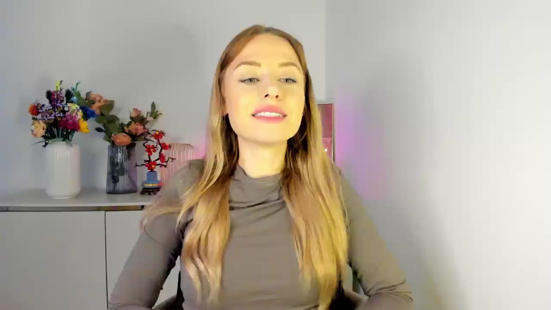 Gallery image thumbnail from YoursCindy's myfreecams stream on, 04/14/2026, 11:01 image 6 of 20