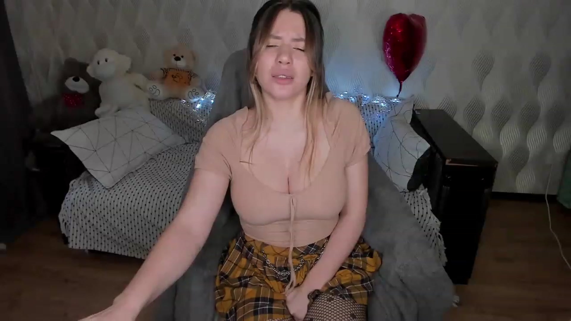 Gallery image thumbnail from YoursJulia's myfreecams stream on, 02/17/2023, 12:44 image 18 of 20