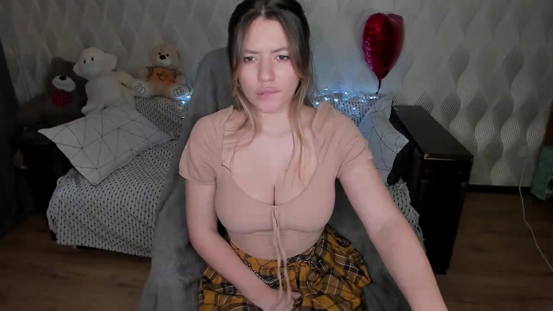Gallery image thumbnail from YoursJulia's myfreecams stream on, 02/17/2023, 12:44 image 19 of 20