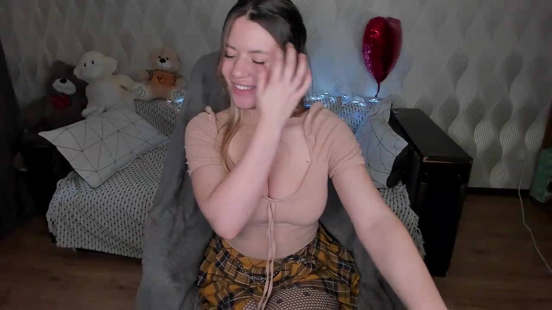 Gallery image thumbnail from YoursJulia's myfreecams stream on, 02/17/2023, 13:49 image 6 of 20
