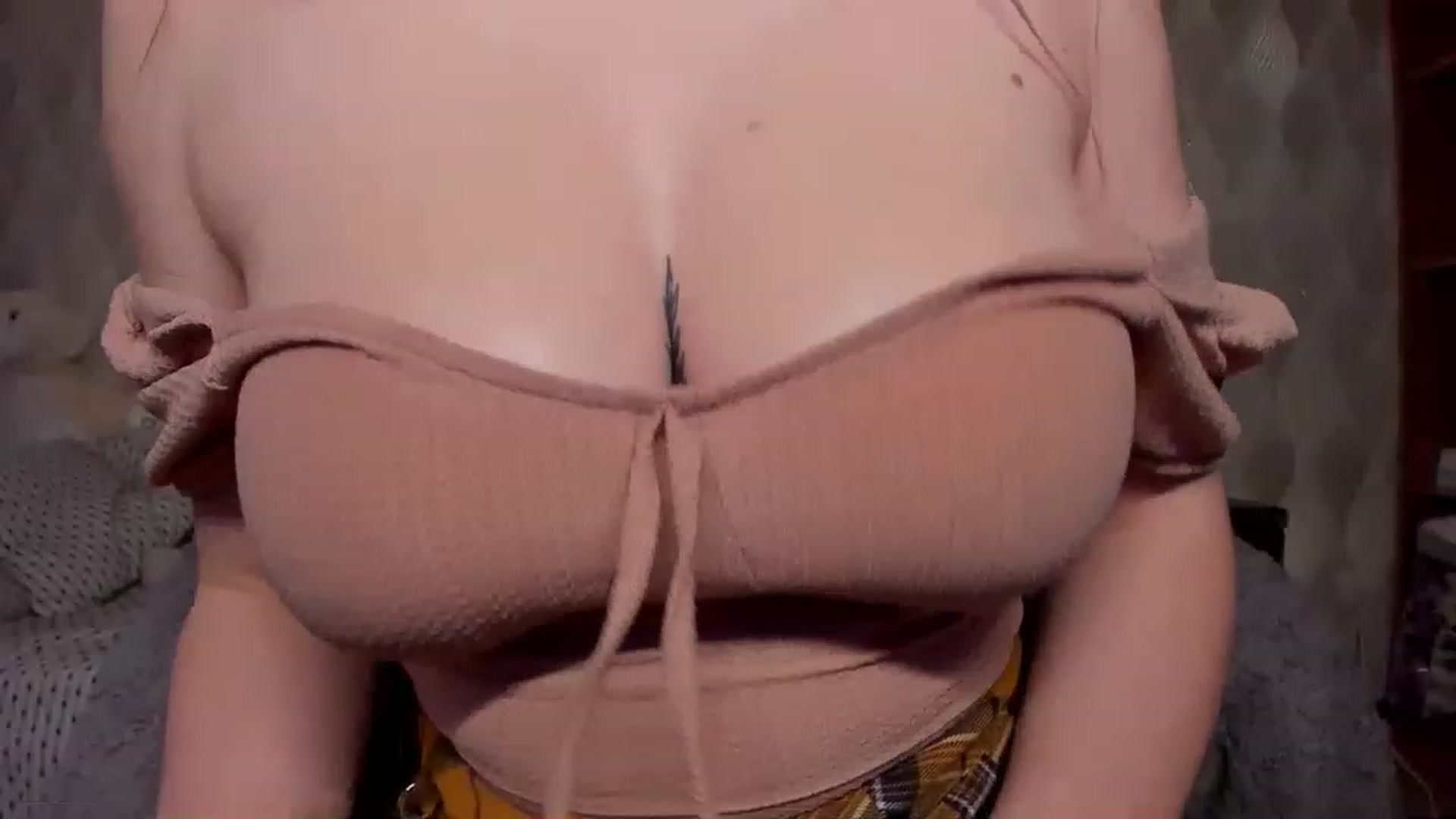 Gallery image thumbnail from YoursJulia's myfreecams stream on, 02/23/2023, 13:05 image 4 of 20