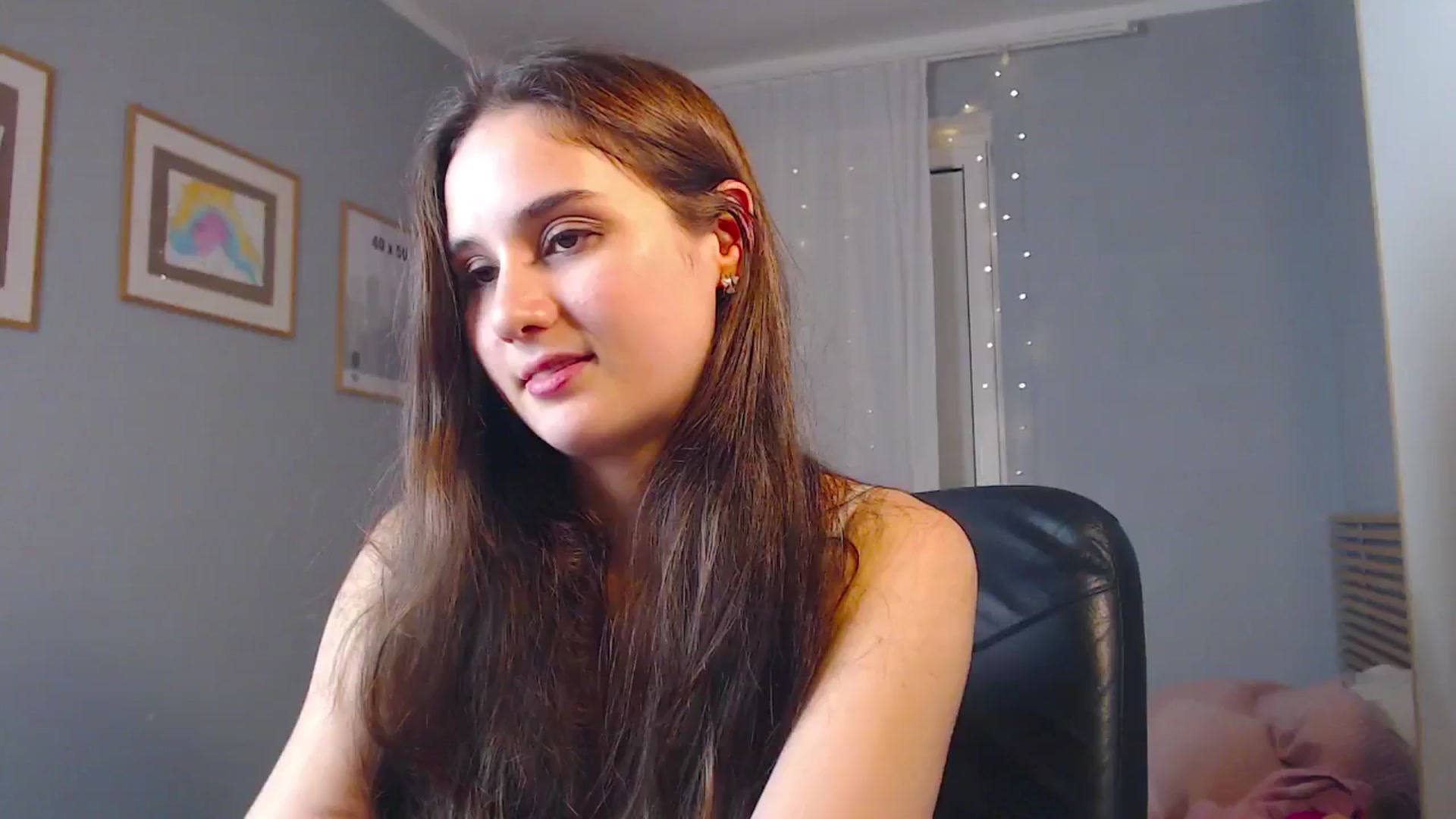 Gallery image thumbnail from YoursSofi's myfreecams stream on, 12/24/2025, 02:21 image 15 of 20