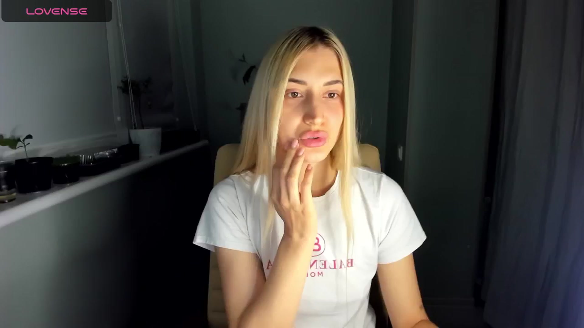 Gallery image thumbnail from Yours_Sonya's myfreecams stream on, 05/13/2024, 19:37 image 7 of 20