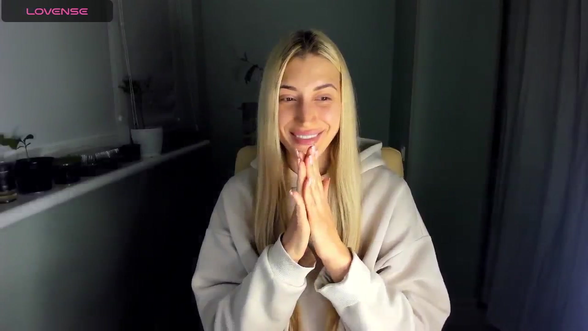 Gallery image thumbnail from Yours_Sonya's myfreecams stream on, 05/13/2024, 21:14 image 13 of 20