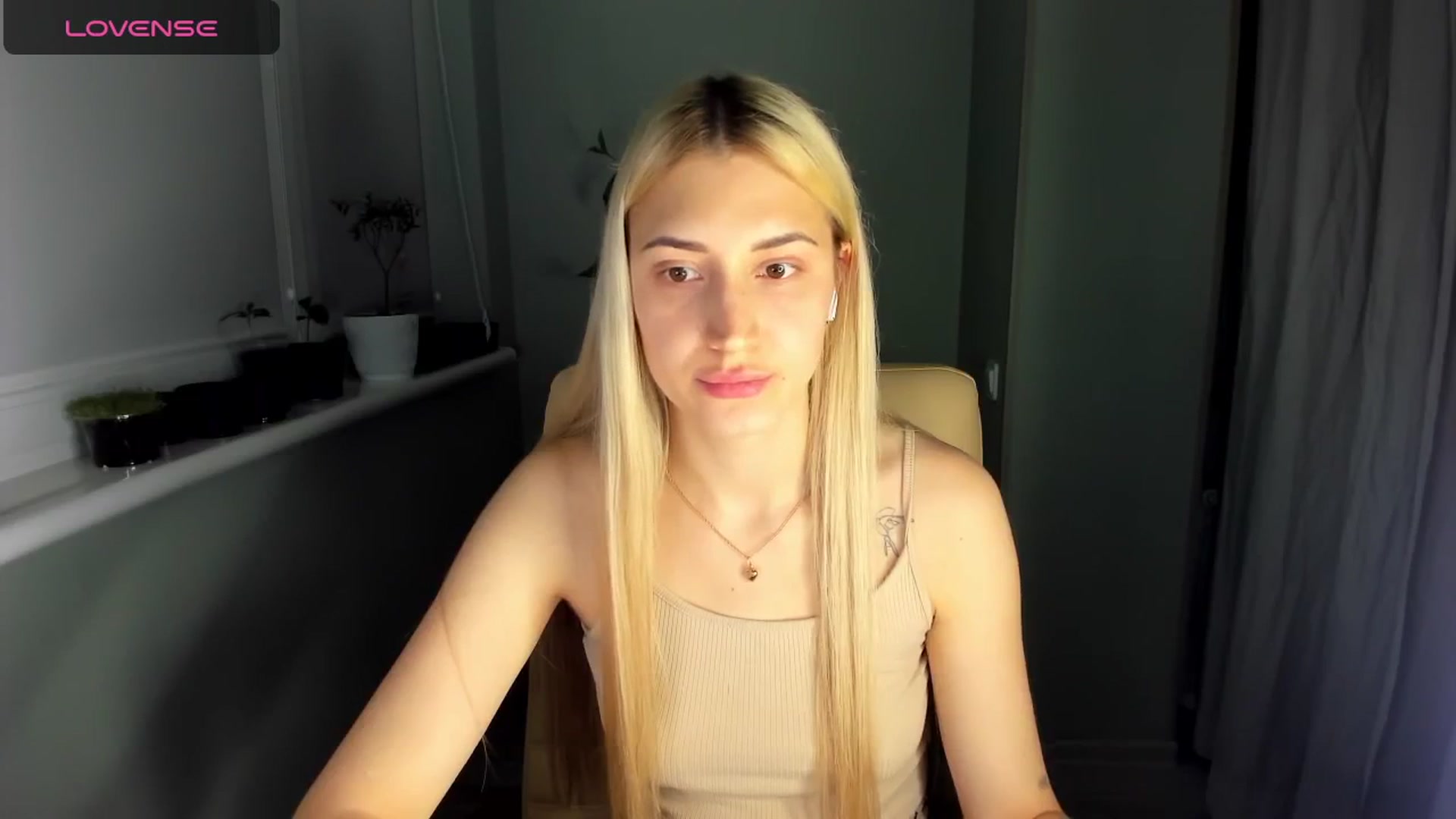 Gallery image thumbnail from Yours_Sonya's myfreecams stream on, 05/15/2024, 21:05 image 19 of 20