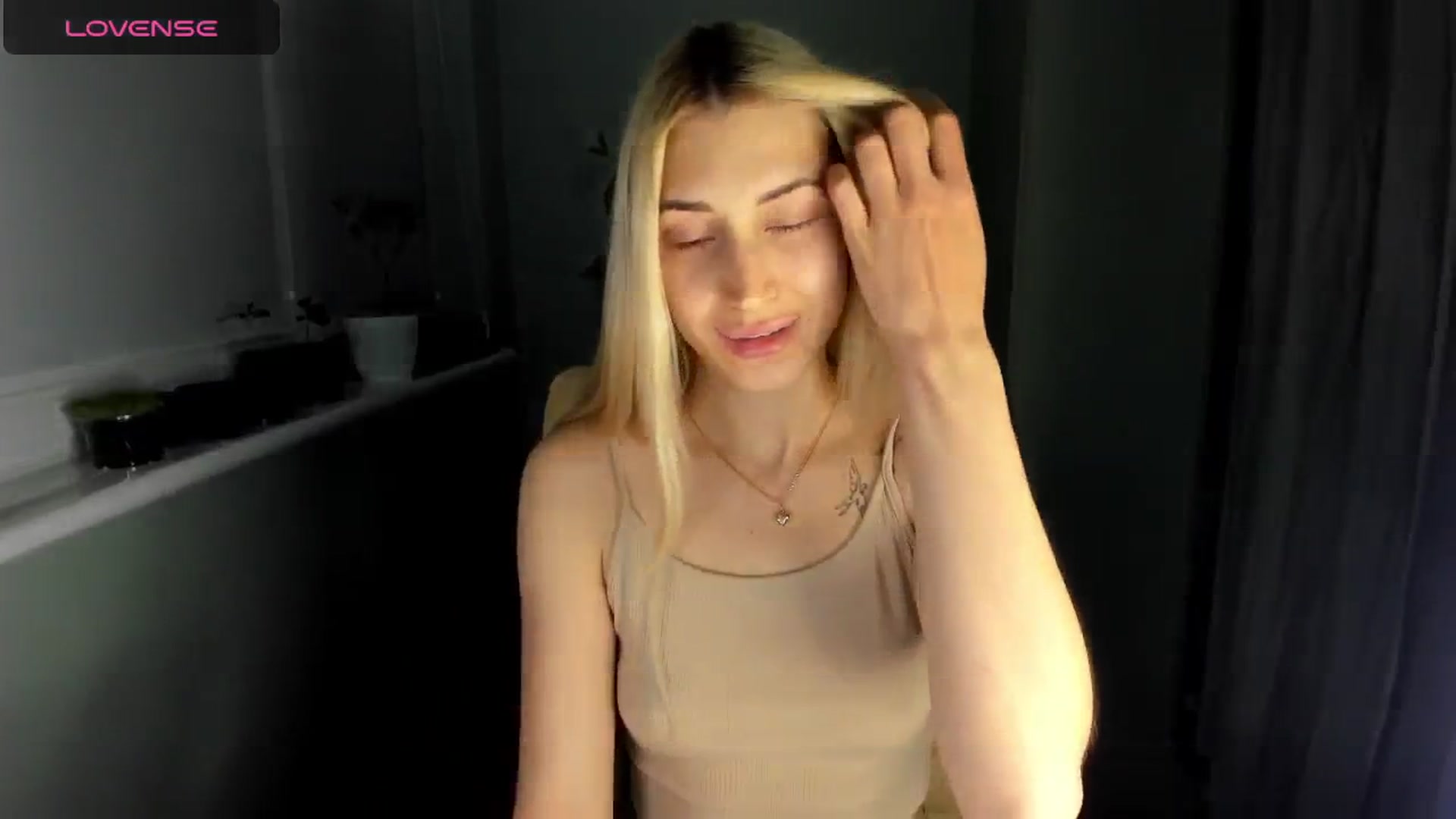 Gallery image thumbnail from Yours_Sonya's myfreecams stream on, 05/15/2024, 21:05 image 15 of 20