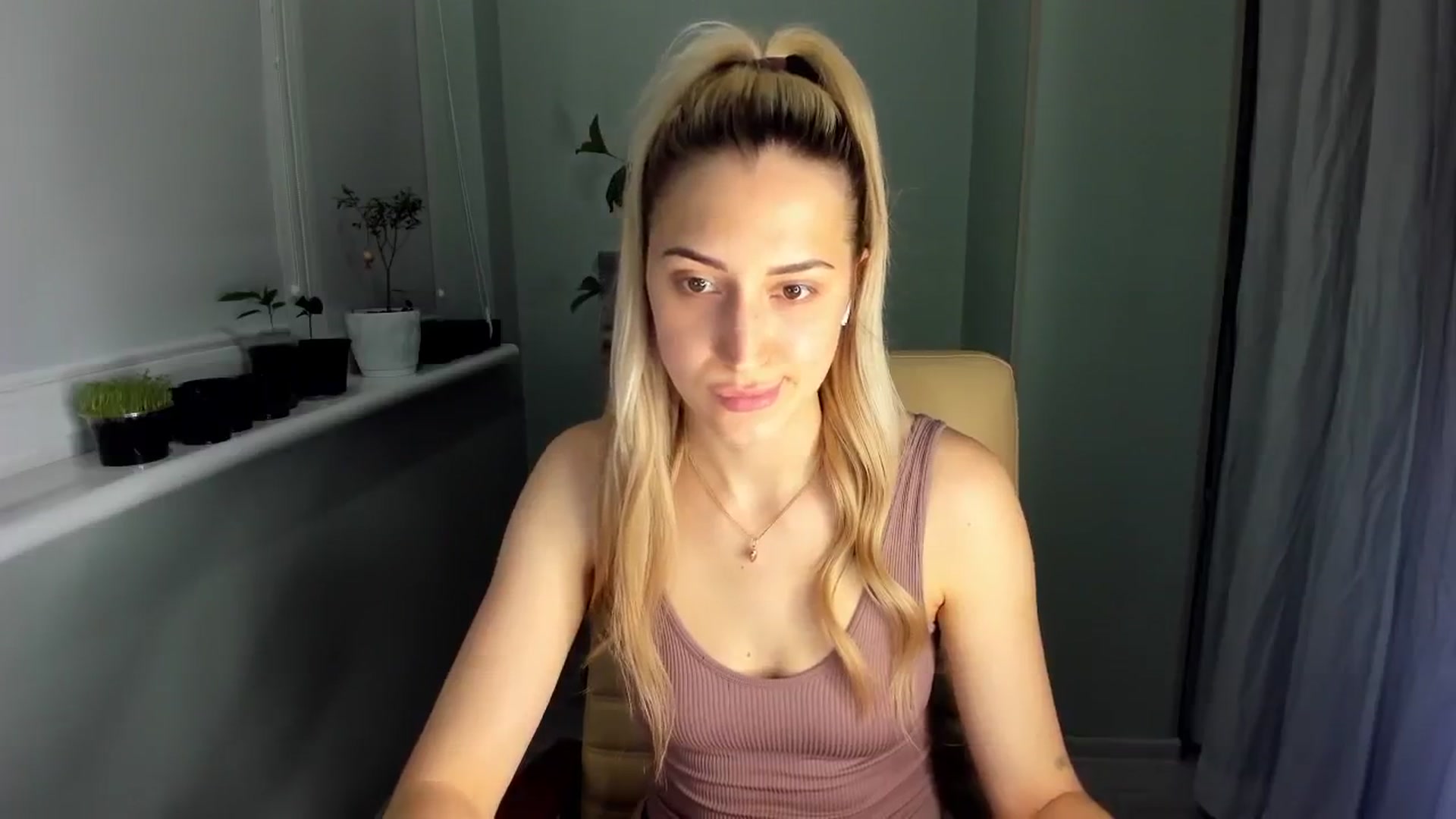 Gallery image thumbnail from Yours_Sonya's myfreecams stream on, 05/22/2024, 21:36 image 8 of 20