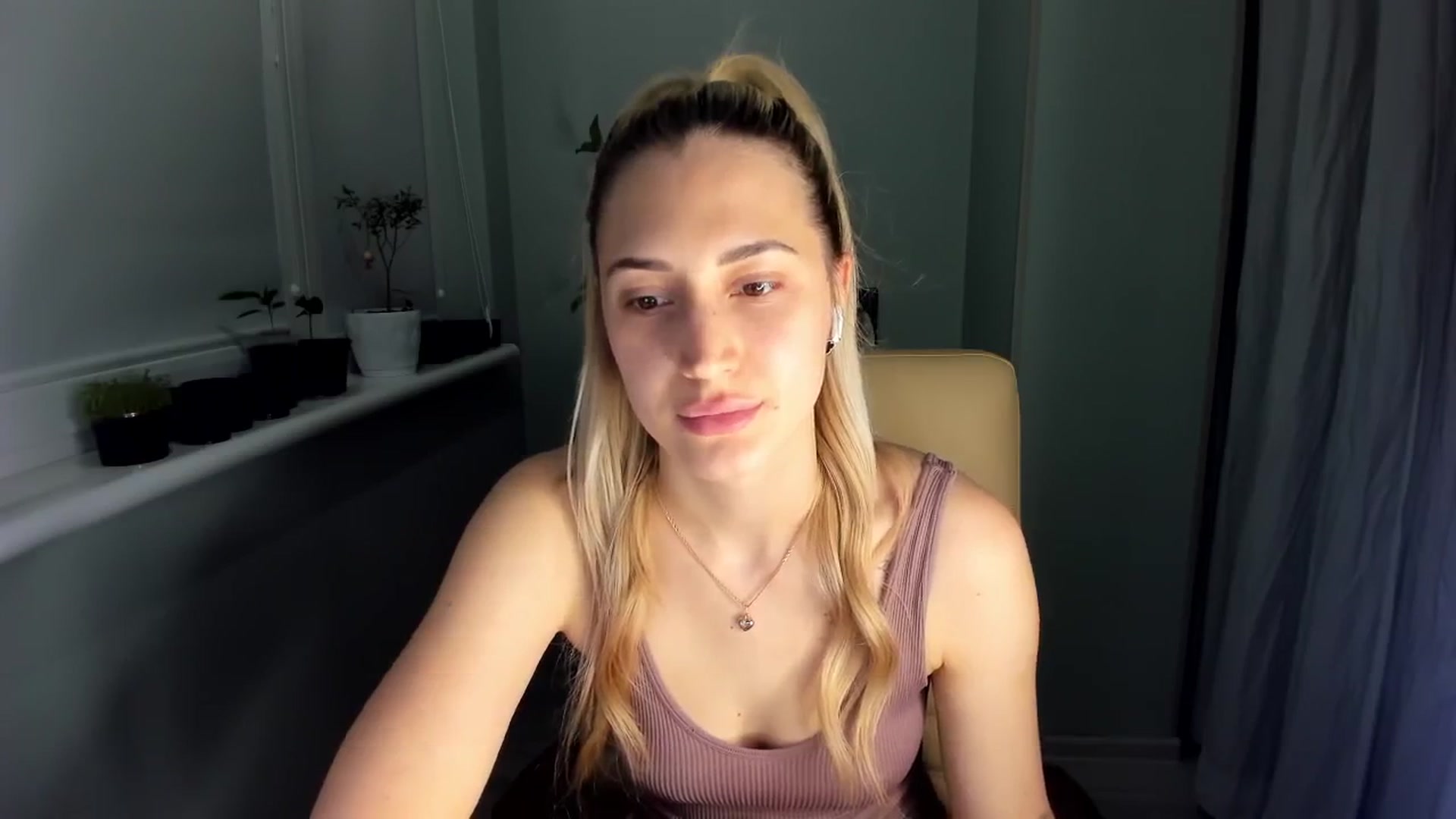 Gallery image thumbnail from Yours_Sonya's myfreecams stream on, 05/22/2024, 21:36 image 11 of 20