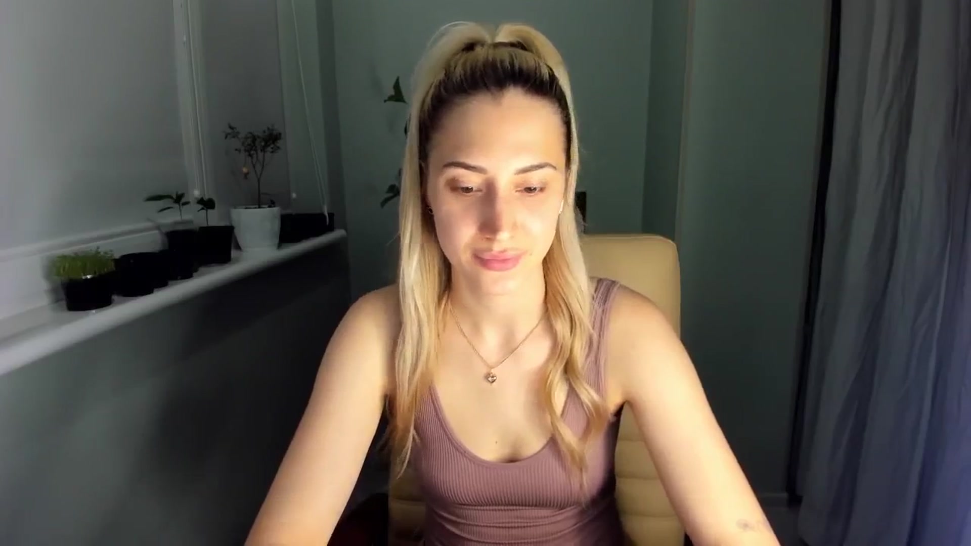 Gallery image thumbnail from Yours_Sonya's myfreecams stream on, 05/22/2024, 21:36 image 3 of 20