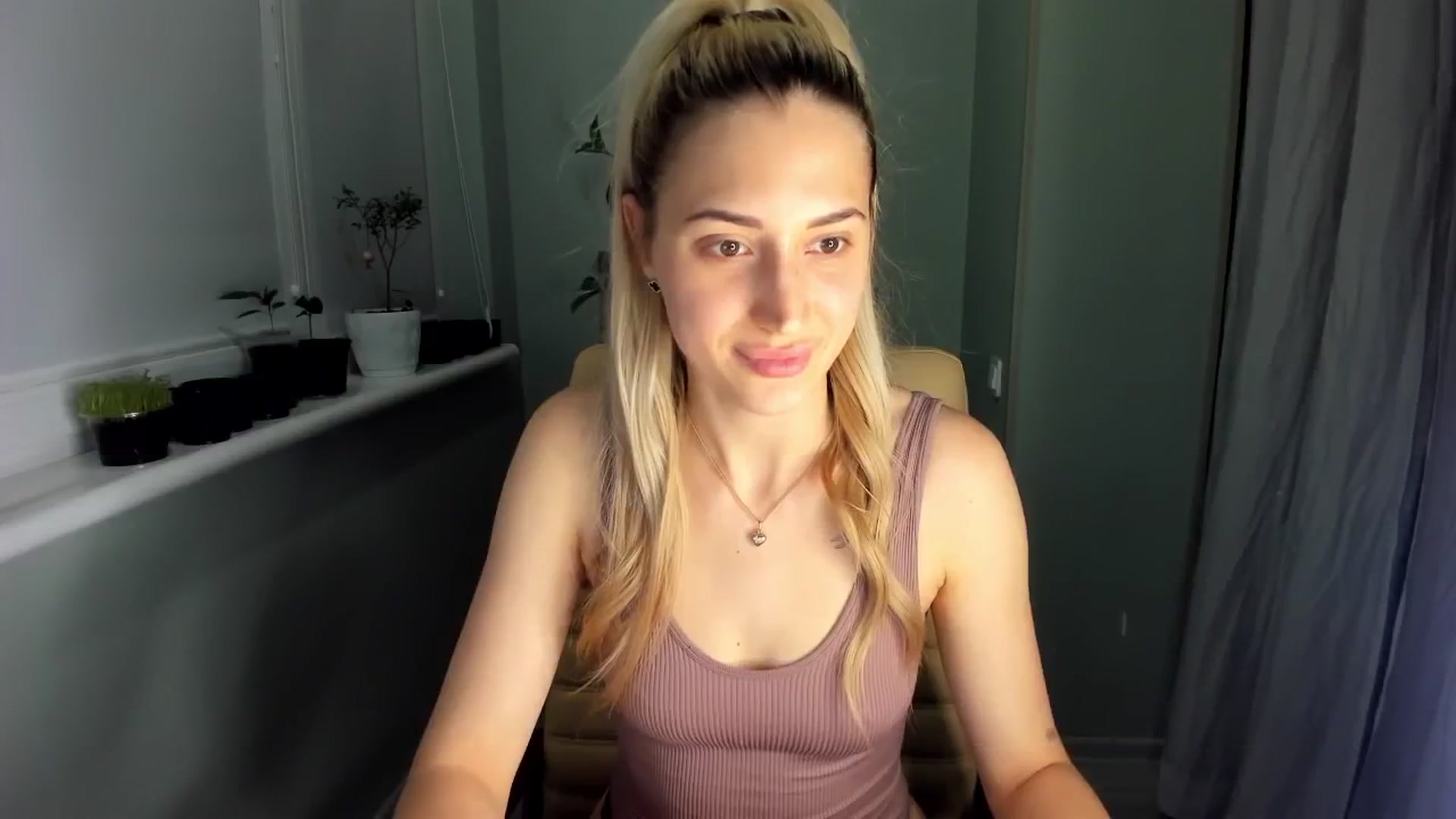 Gallery image thumbnail from Yours_Sonya's myfreecams stream on, 05/22/2024, 21:36 image 15 of 20