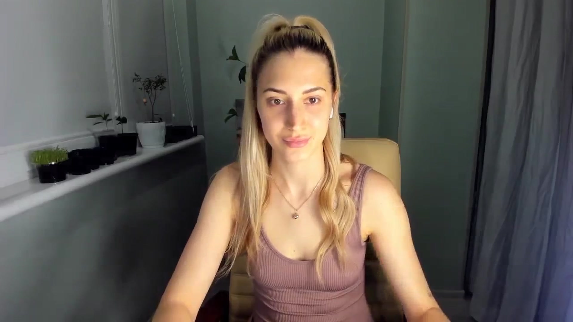 Gallery image thumbnail from Yours_Sonya's myfreecams stream on, 05/22/2024, 21:36 image 10 of 20