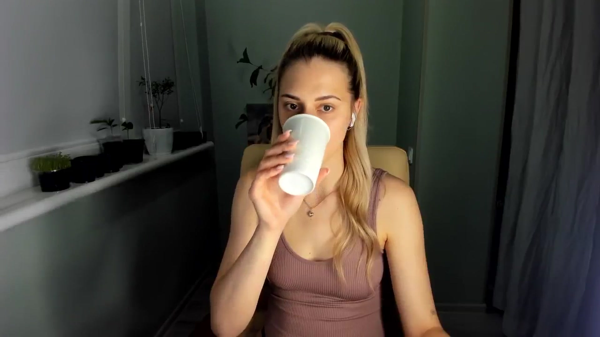 Gallery image thumbnail from Yours_Sonya's myfreecams stream on, 05/22/2024, 21:36 image 20 of 20