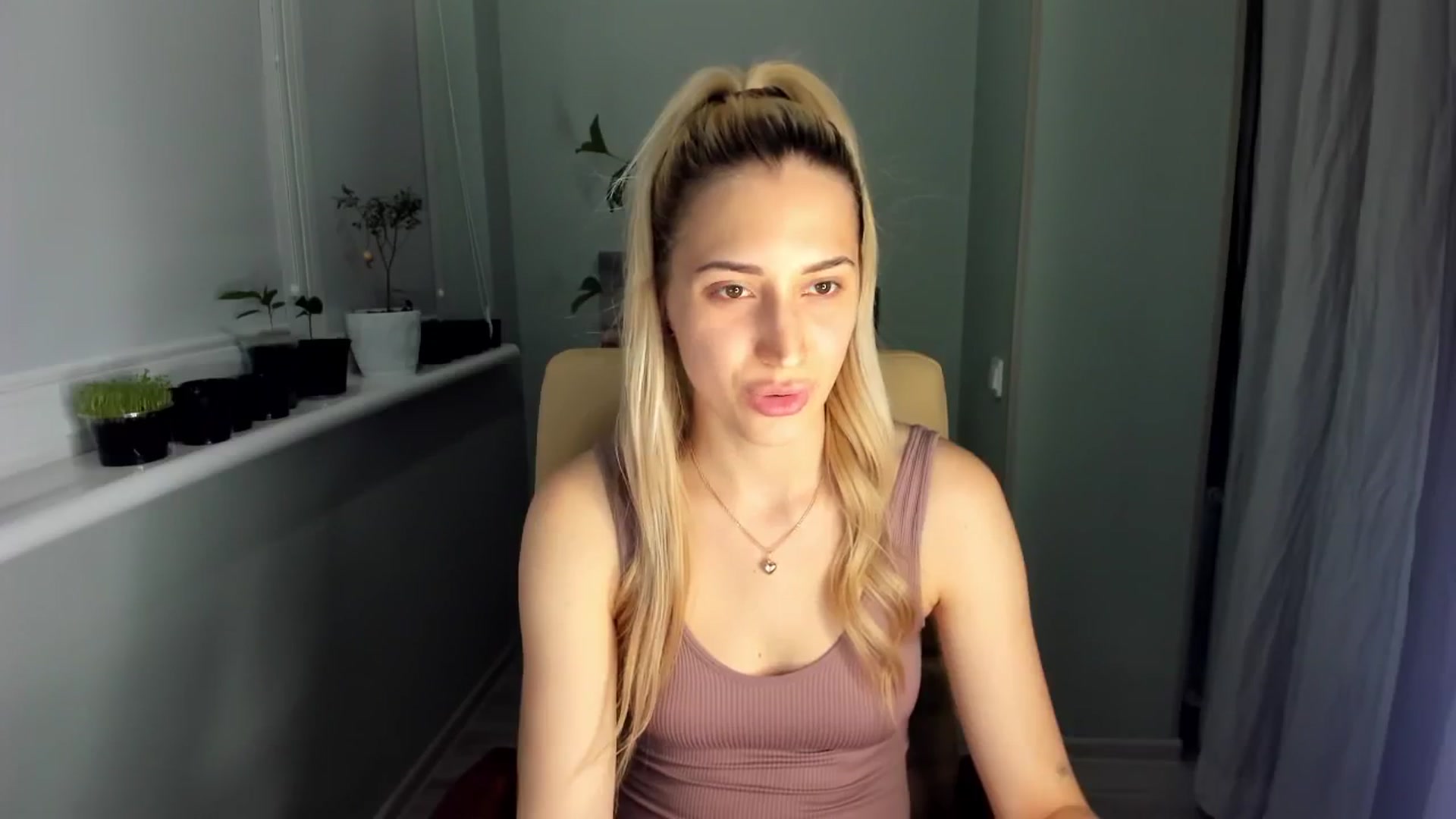 Gallery image thumbnail from Yours_Sonya's myfreecams stream on, 05/22/2024, 21:36 image 14 of 20